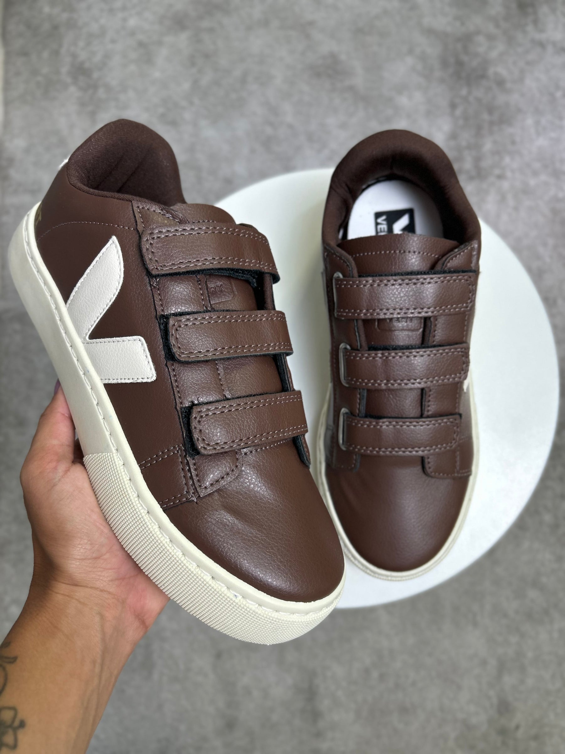 Tênis V Velcro Café - Couro Eco