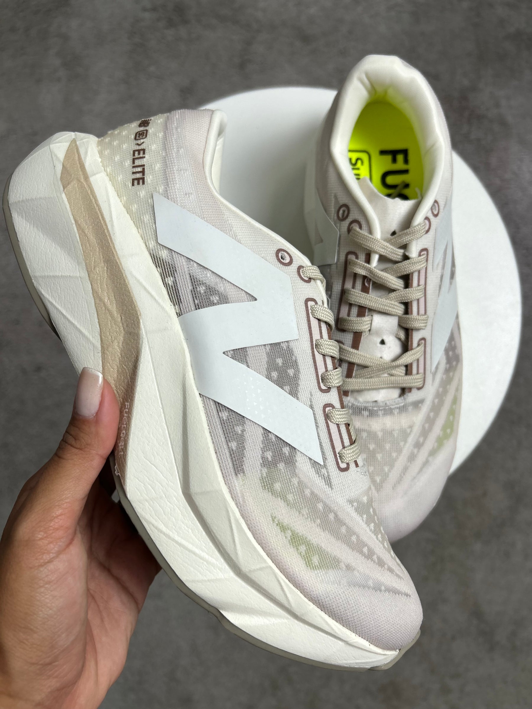 Tênis Nb Fuelcell - Off Nude