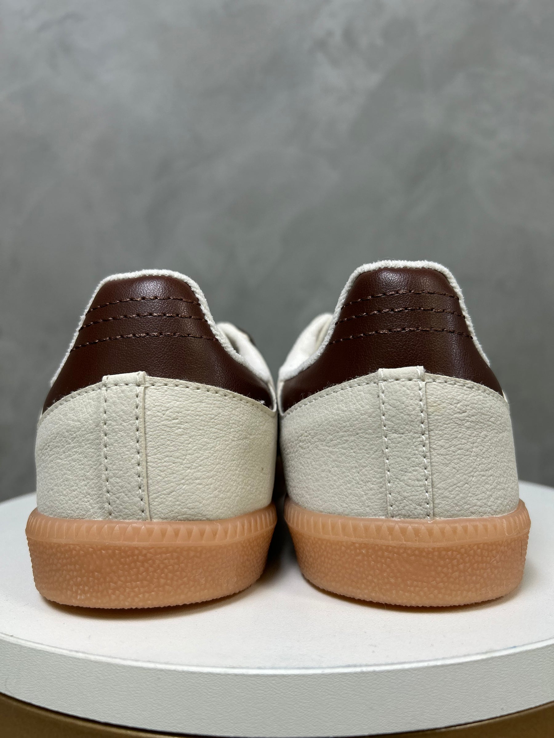 Tênis SMB - Off e Café - Couro Eco