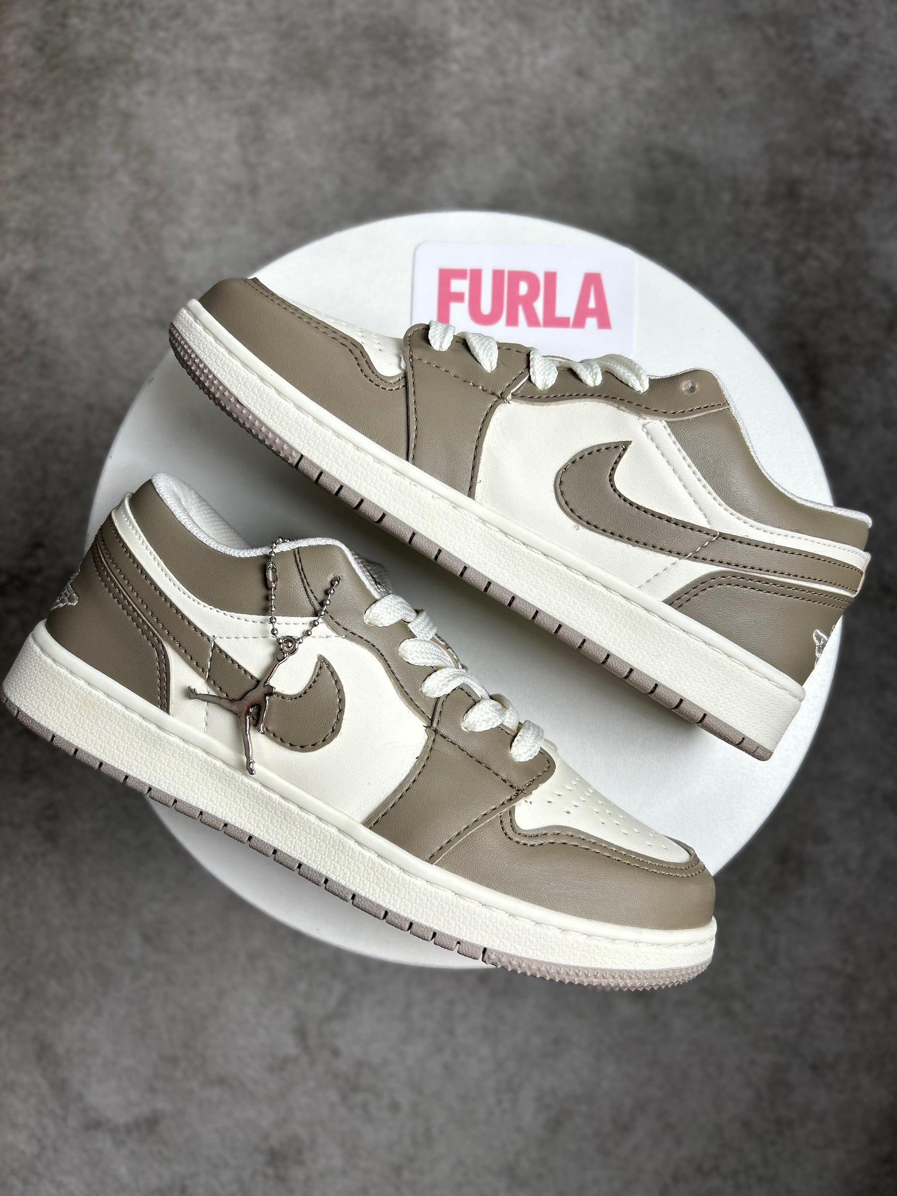 Tênis Air J - Marfim - Couro Eco