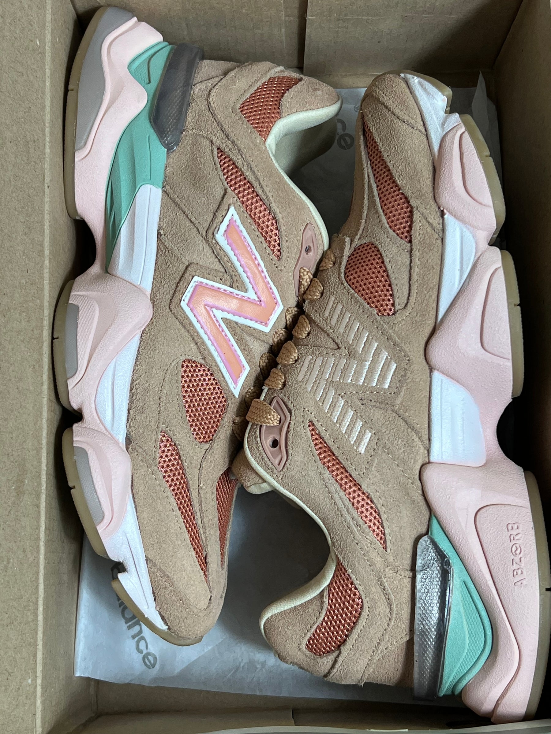 Tênis New 9060 Salmão