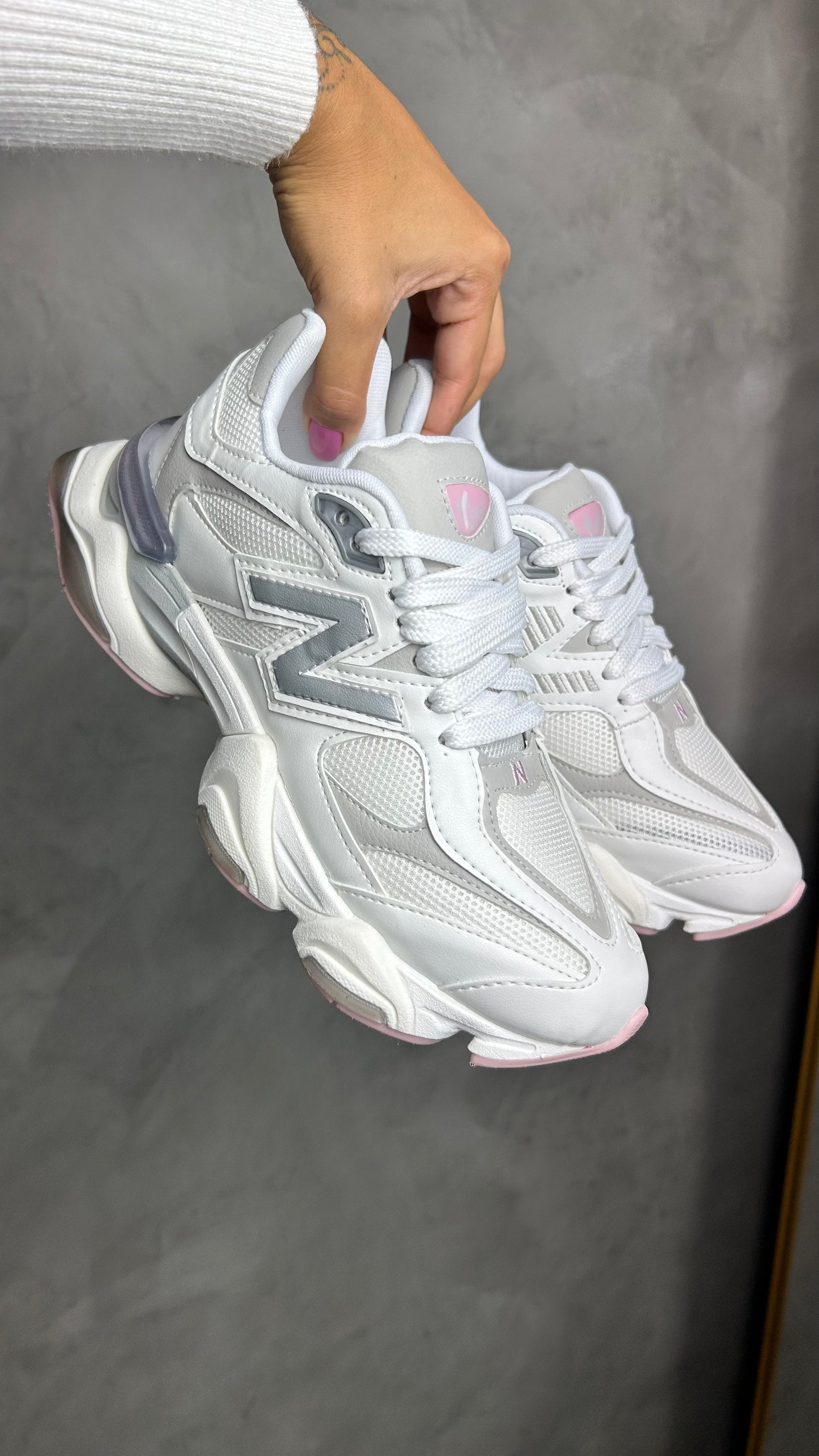 Tênis New 9060 Branco e Rosa