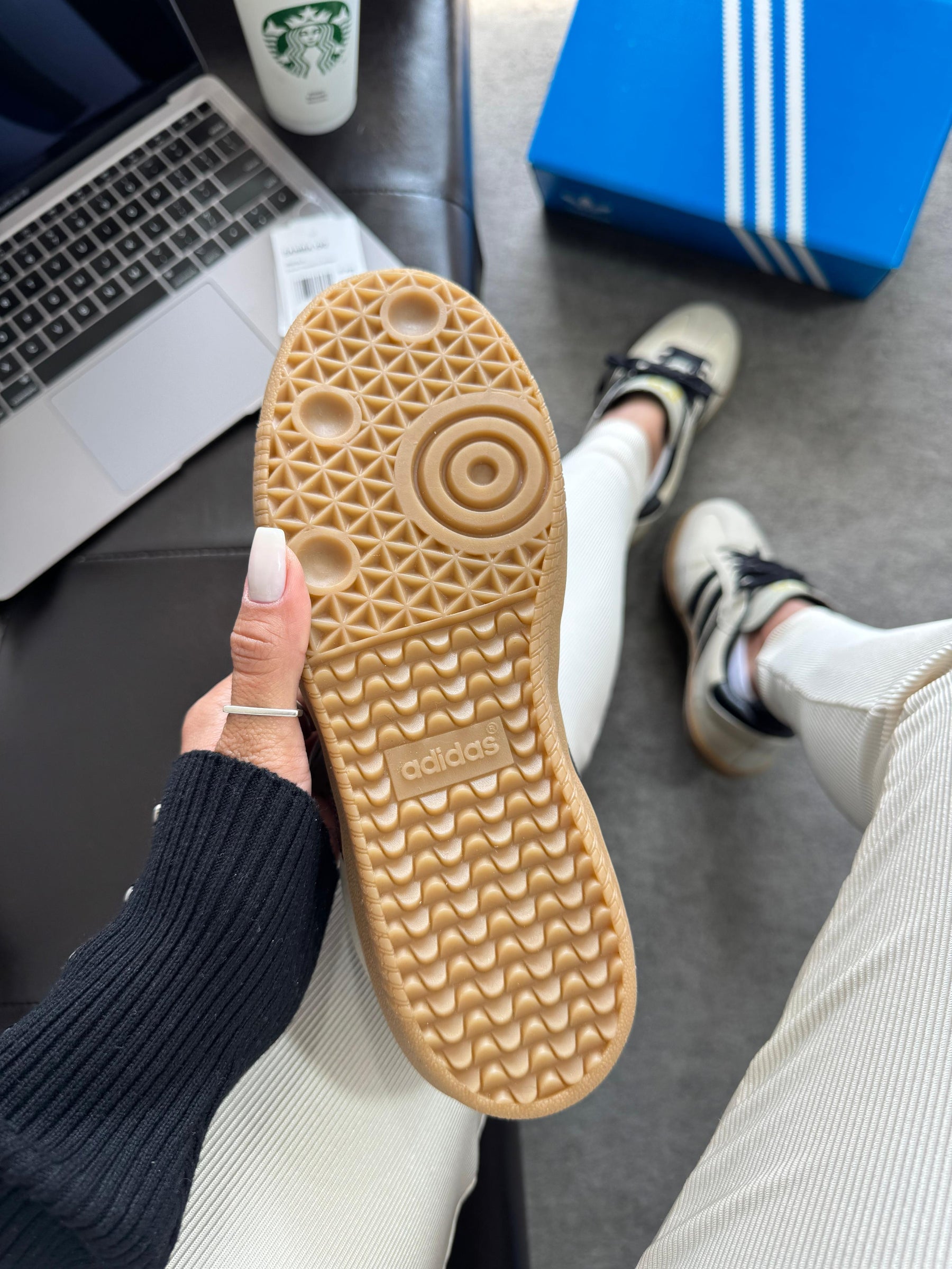 Tênis SMB - Off White com Preto - Couro legítimo