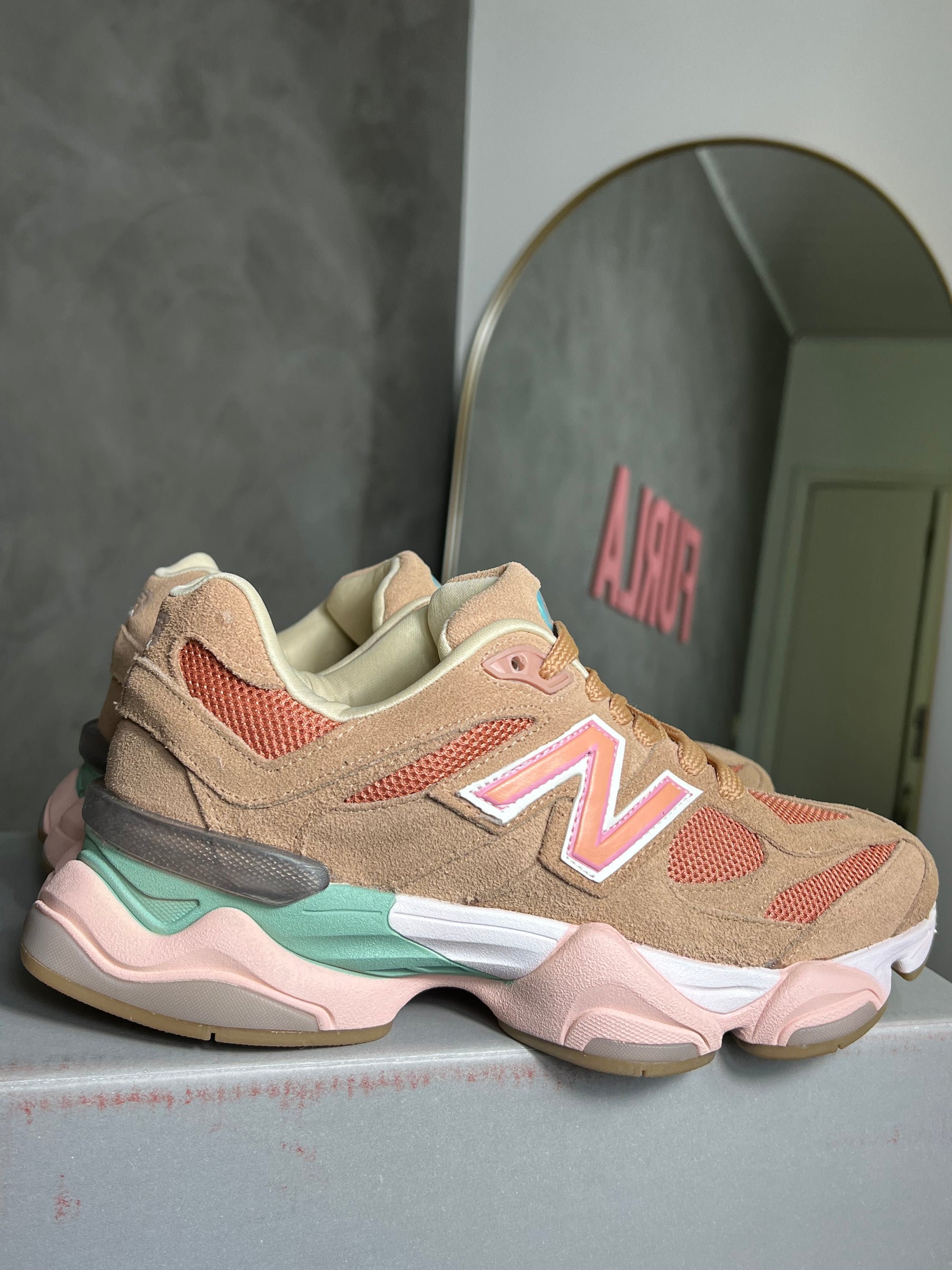 Tênis New 9060 Salmão
