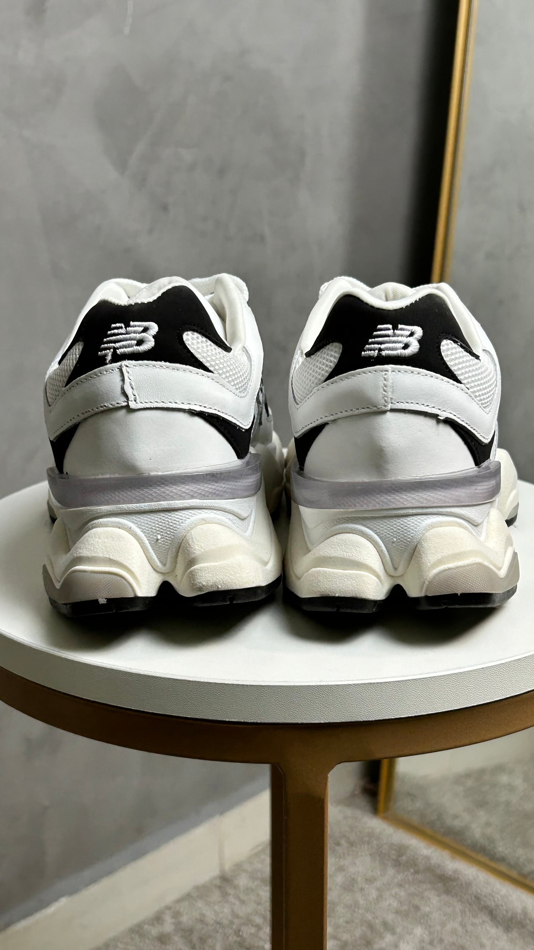 Tênis New 9060 Branco e Preto