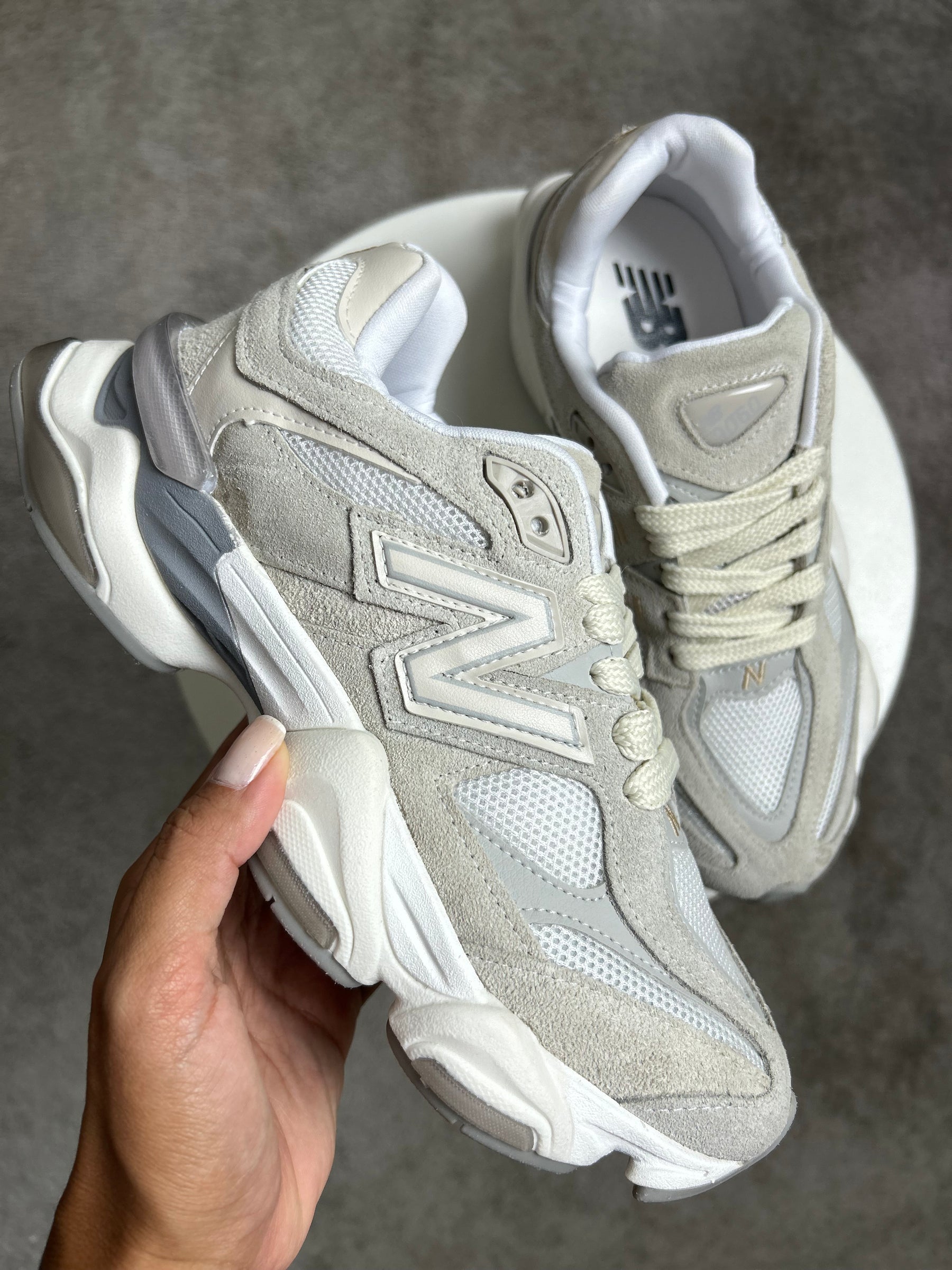 Tênis New 9060 Cinza e Bege