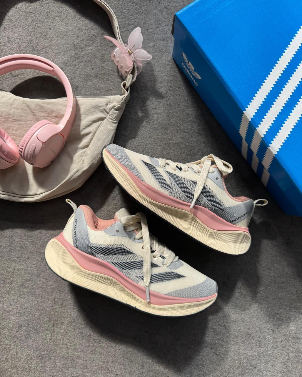 Tênis Adzero - Creme com Rosa