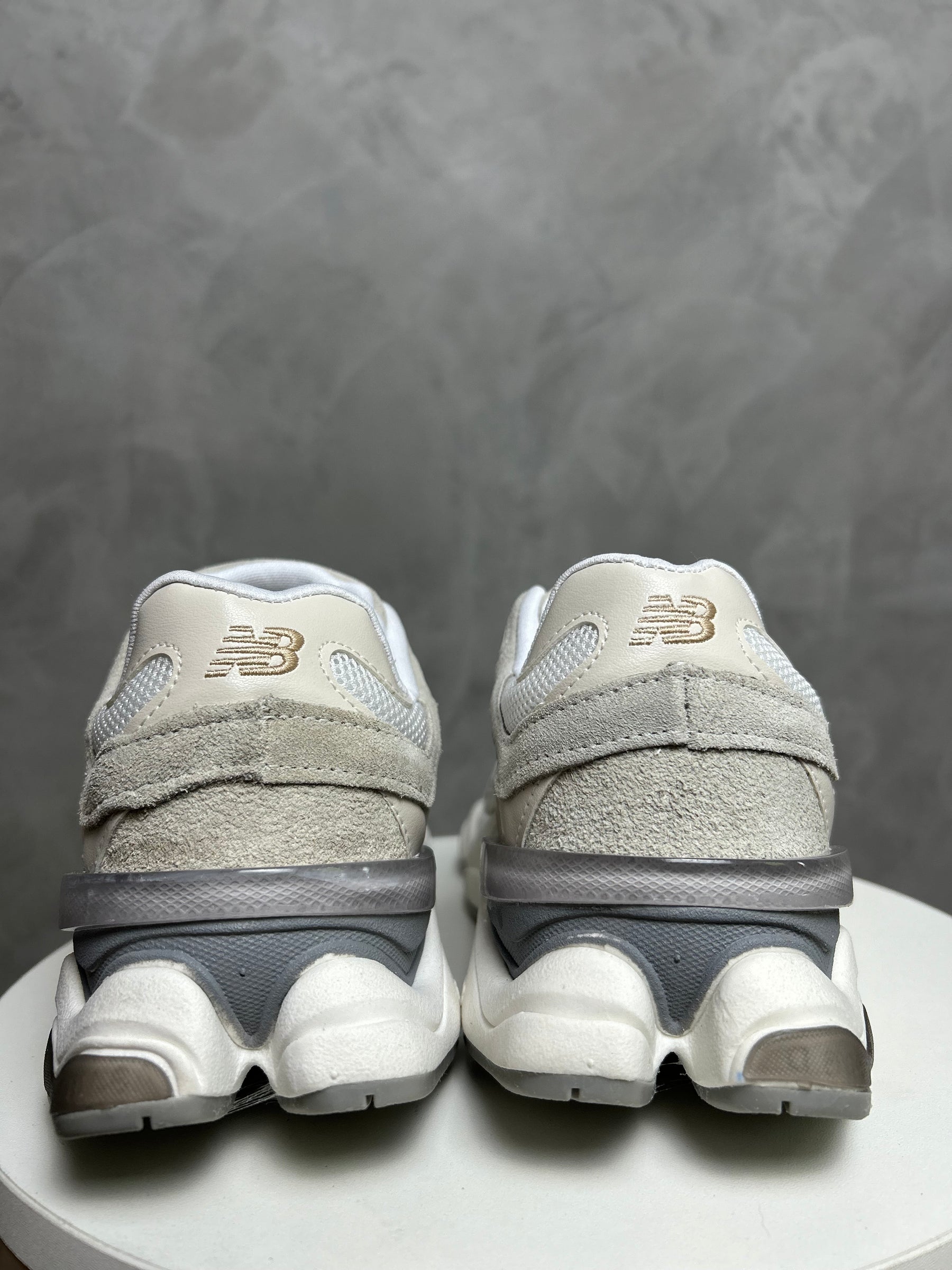 Tênis New 9060 Cinza e Bege