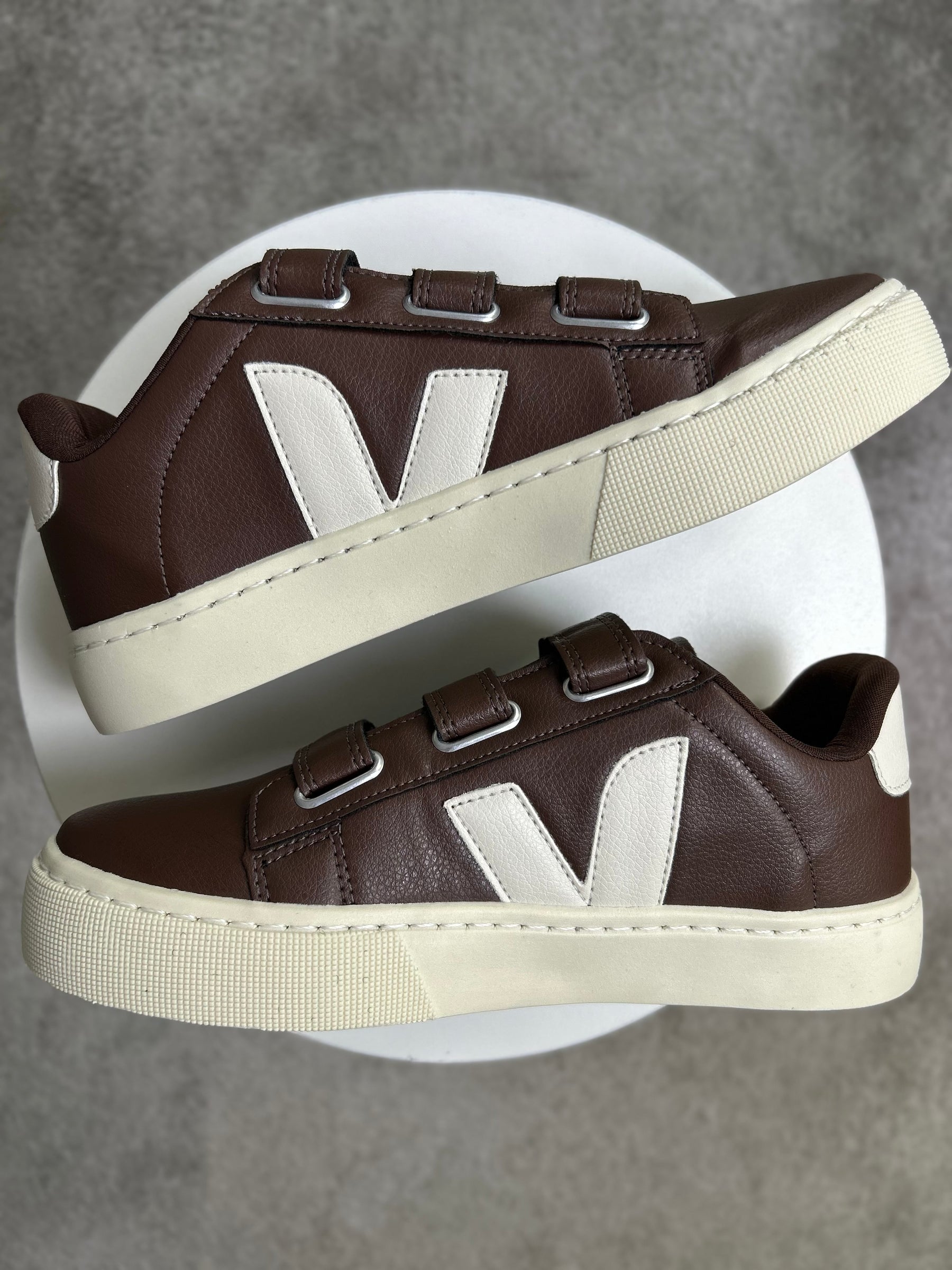 Tênis V Velcro Café - Couro Eco