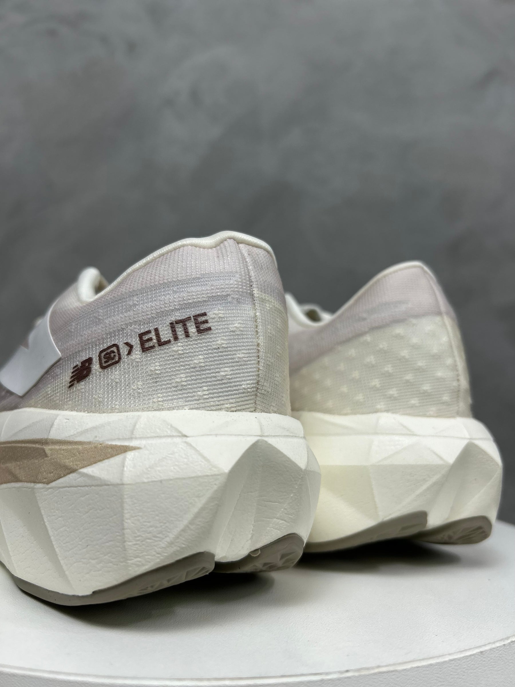 Tênis Nb Fuelcell - Off Nude