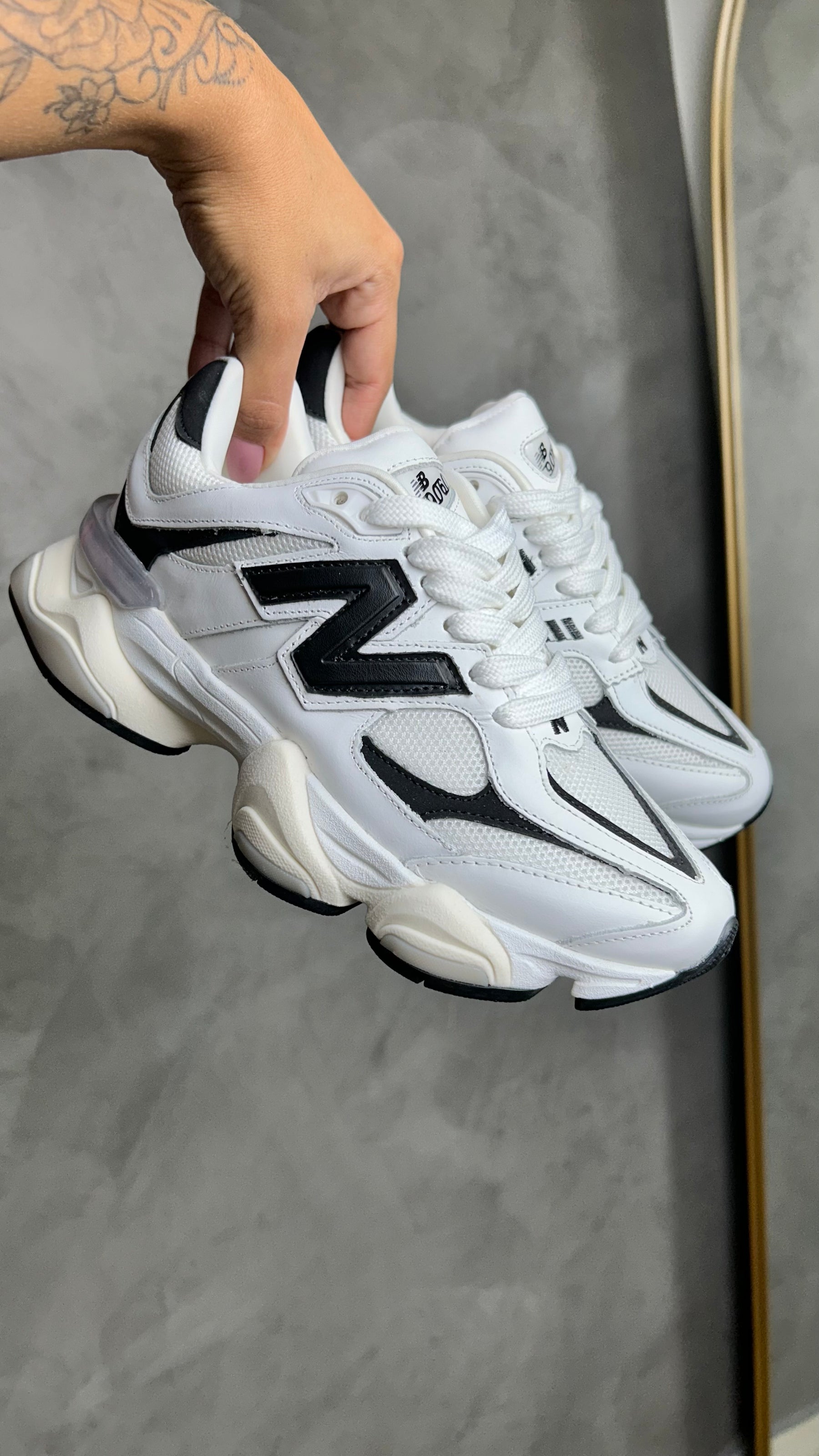 Tênis New 9060 Branco e Preto