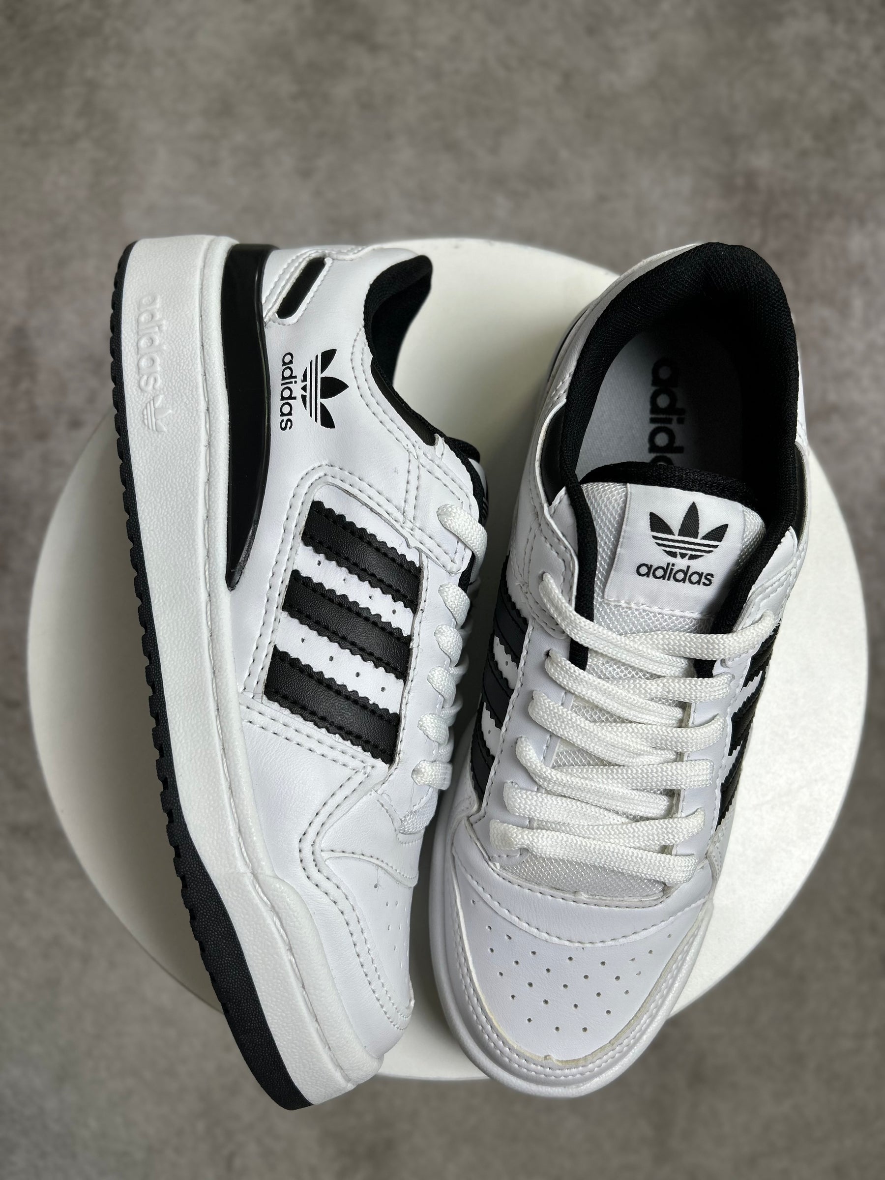 Tênis Fórum - Branco e Preto - Couro Eco