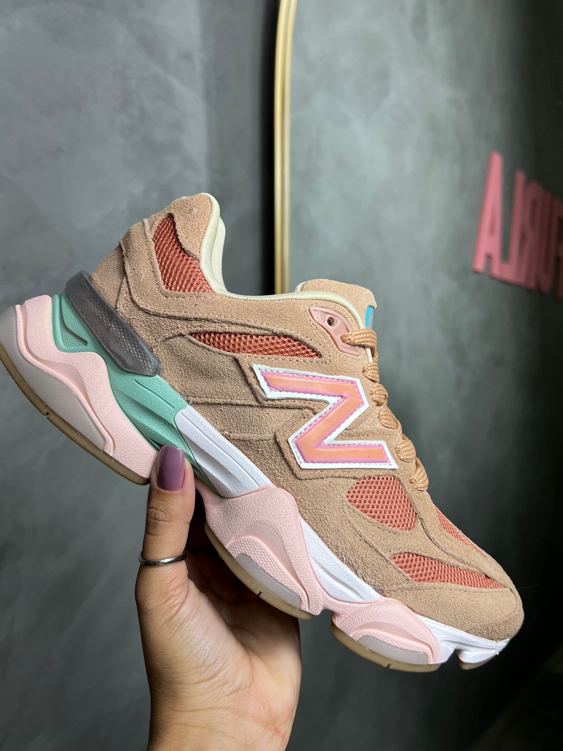 Tênis New 9060 Salmão
