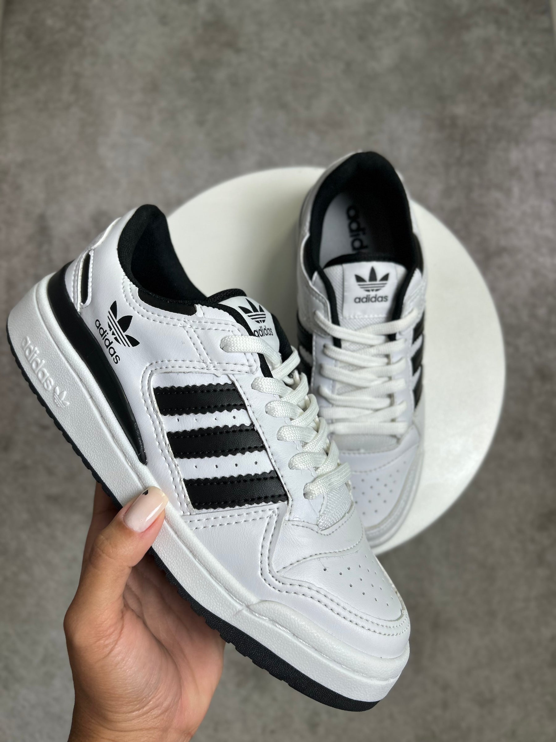 Tênis Fórum - Branco e Preto - Couro Eco