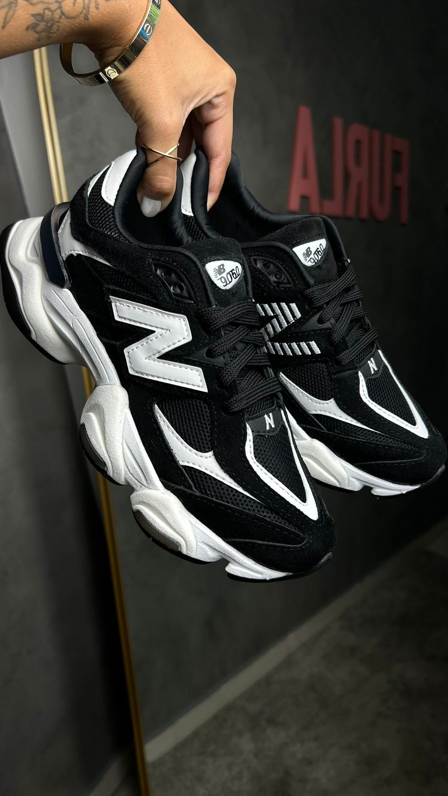 Tênis New 9060 Preto e Branco