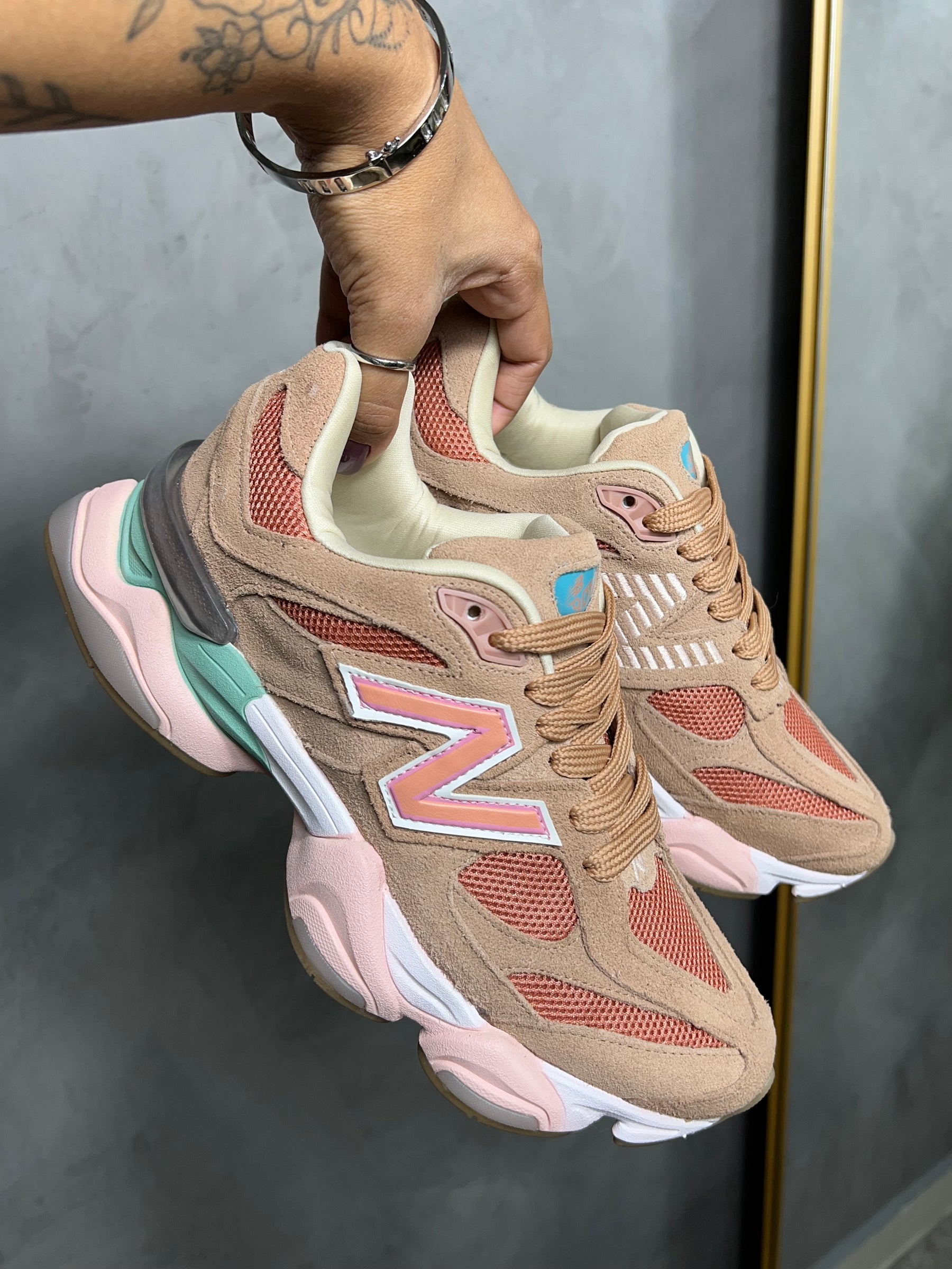 Tênis New 9060 Salmão