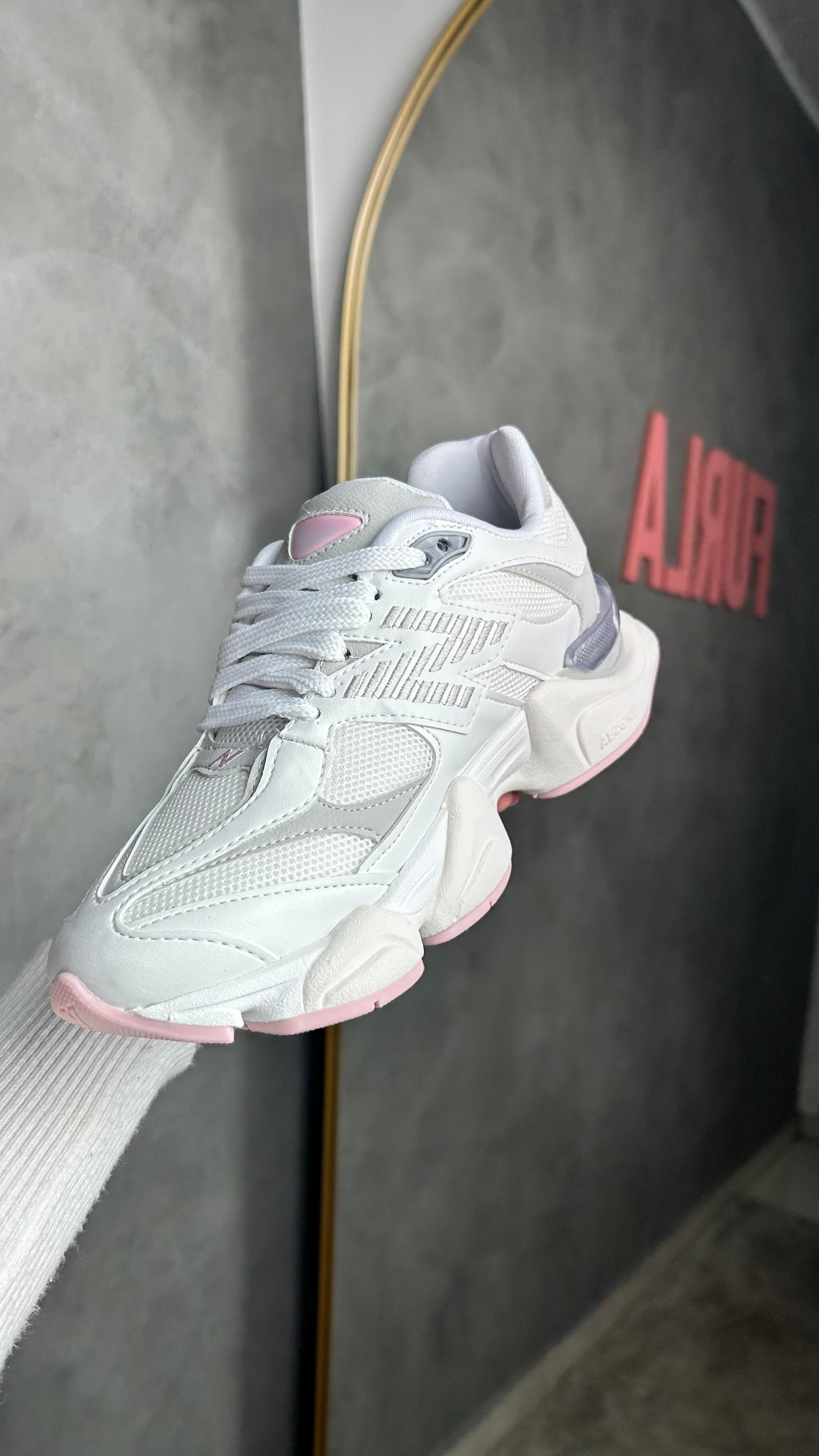 Tênis New 9060 Branco e Rosa