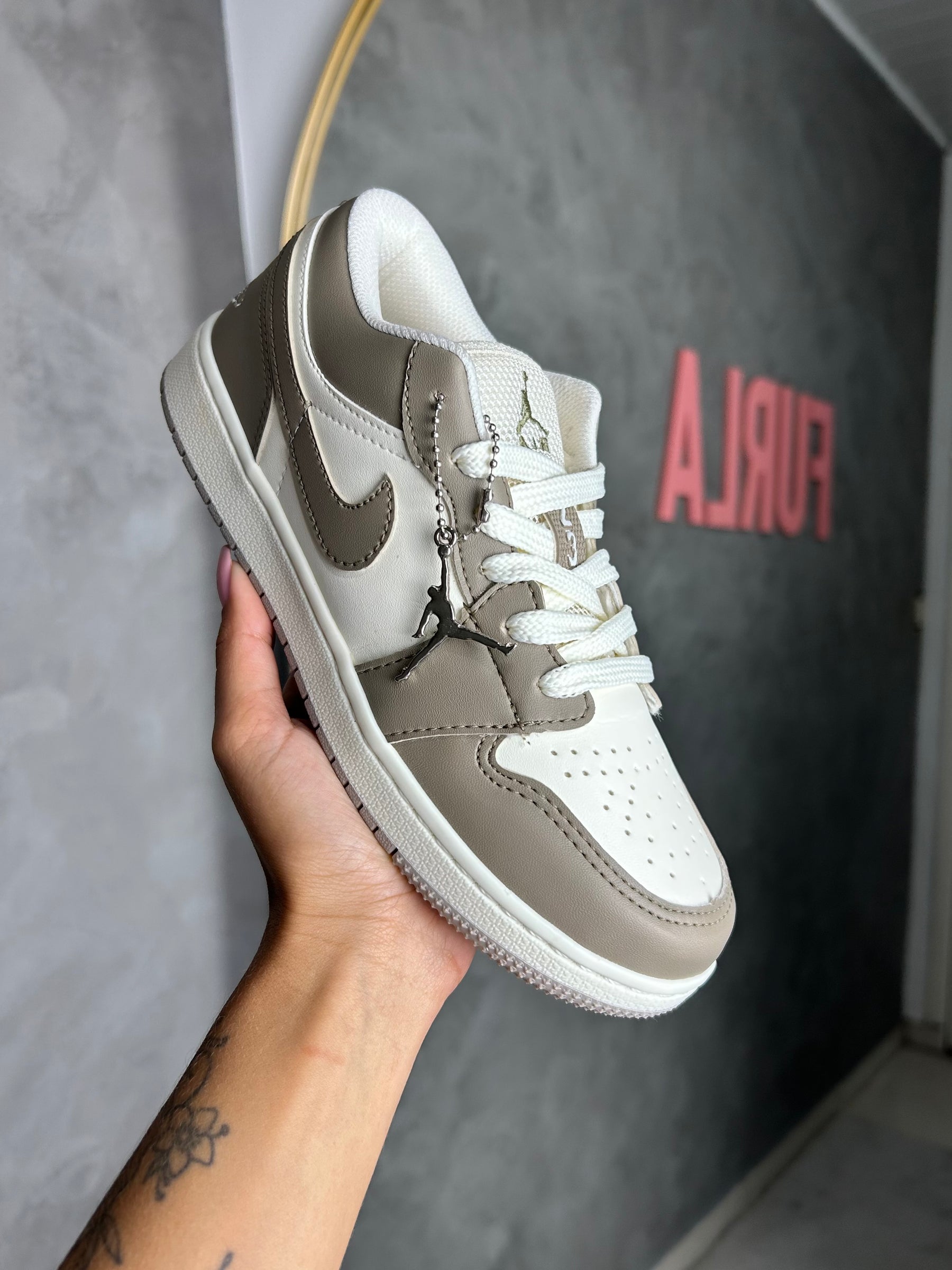 Tênis Air J - Marfim - Couro Eco