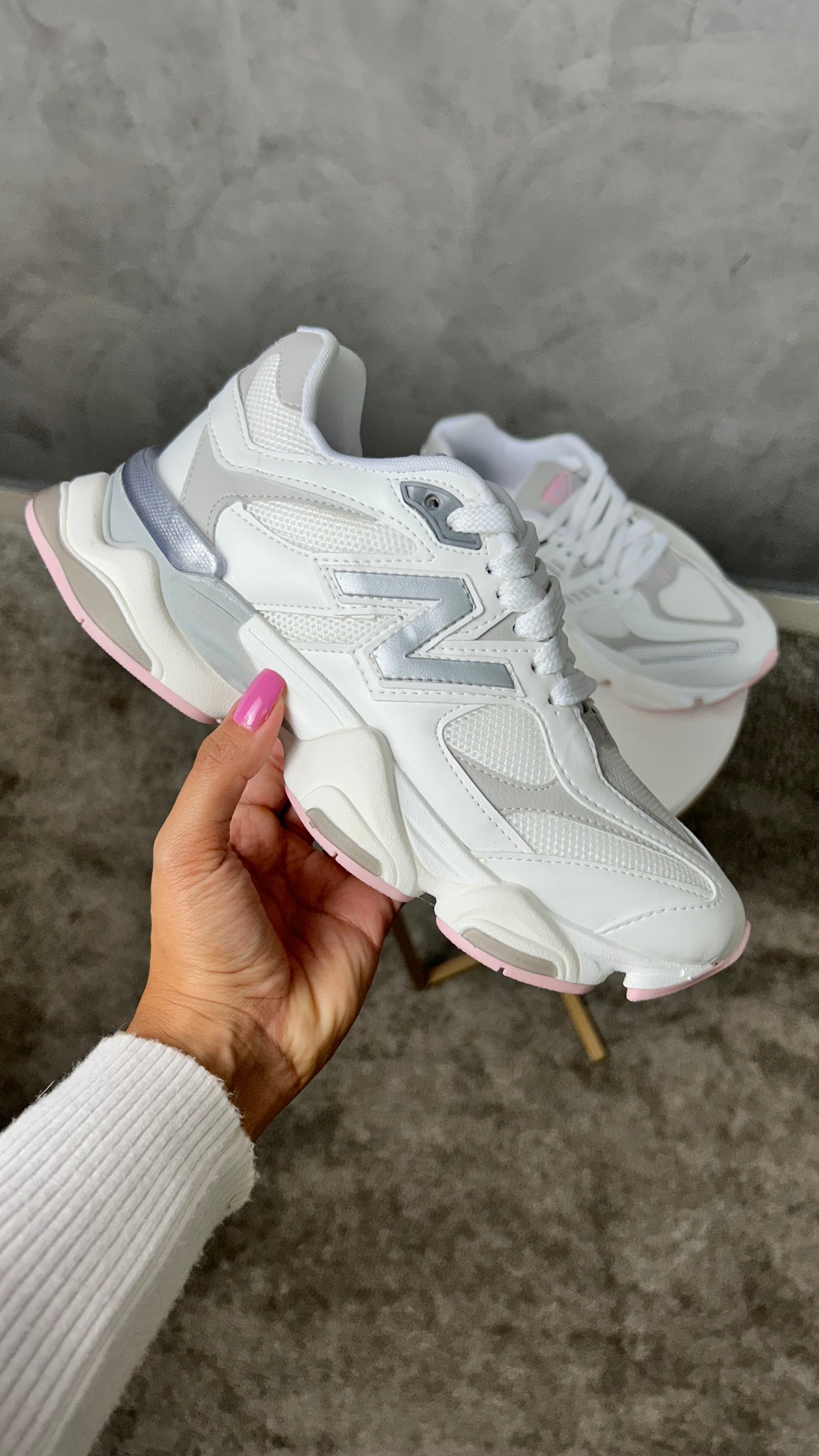 Tênis New 9060 Branco e Rosa