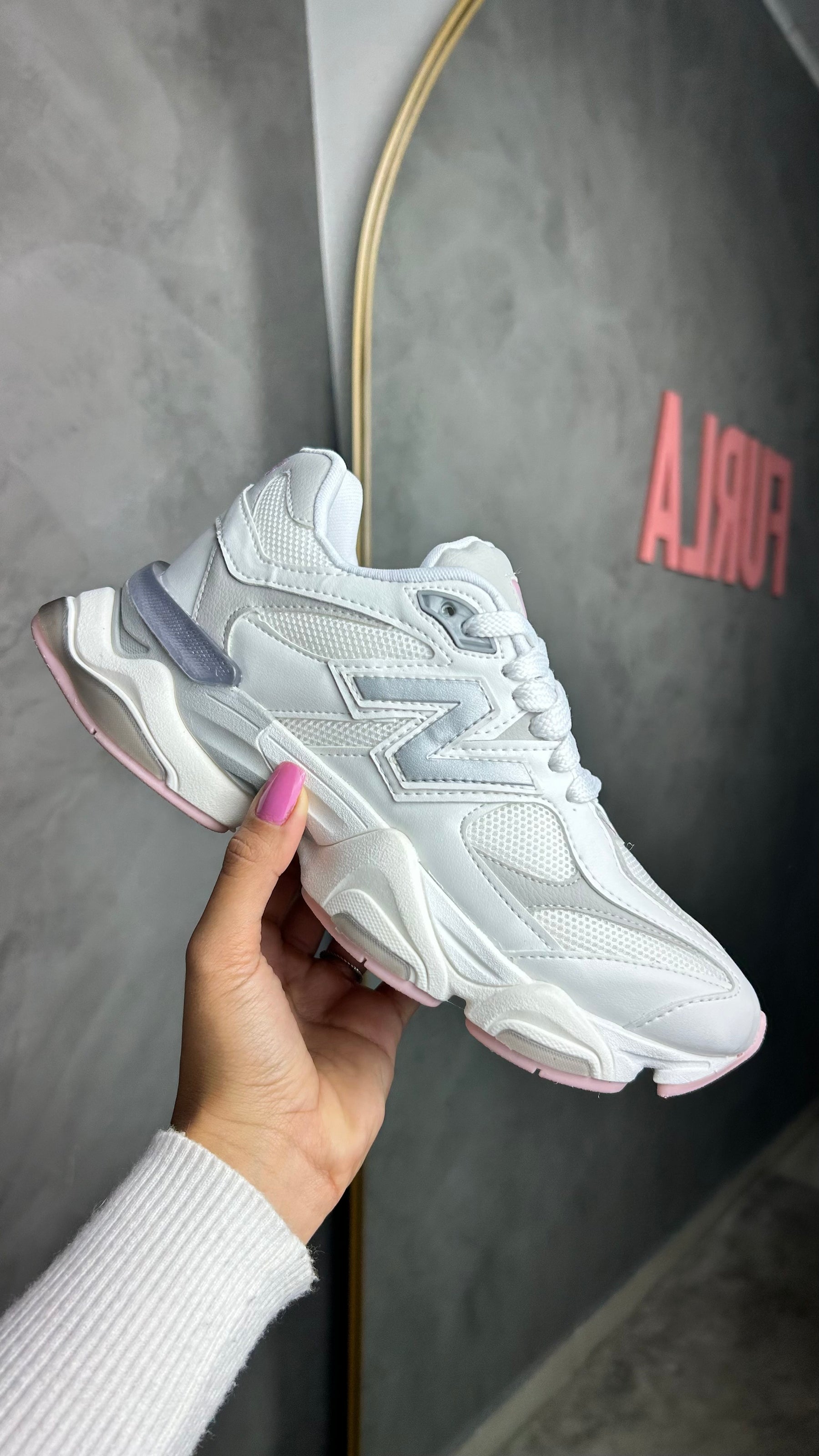 Tênis New 9060 Branco e Rosa