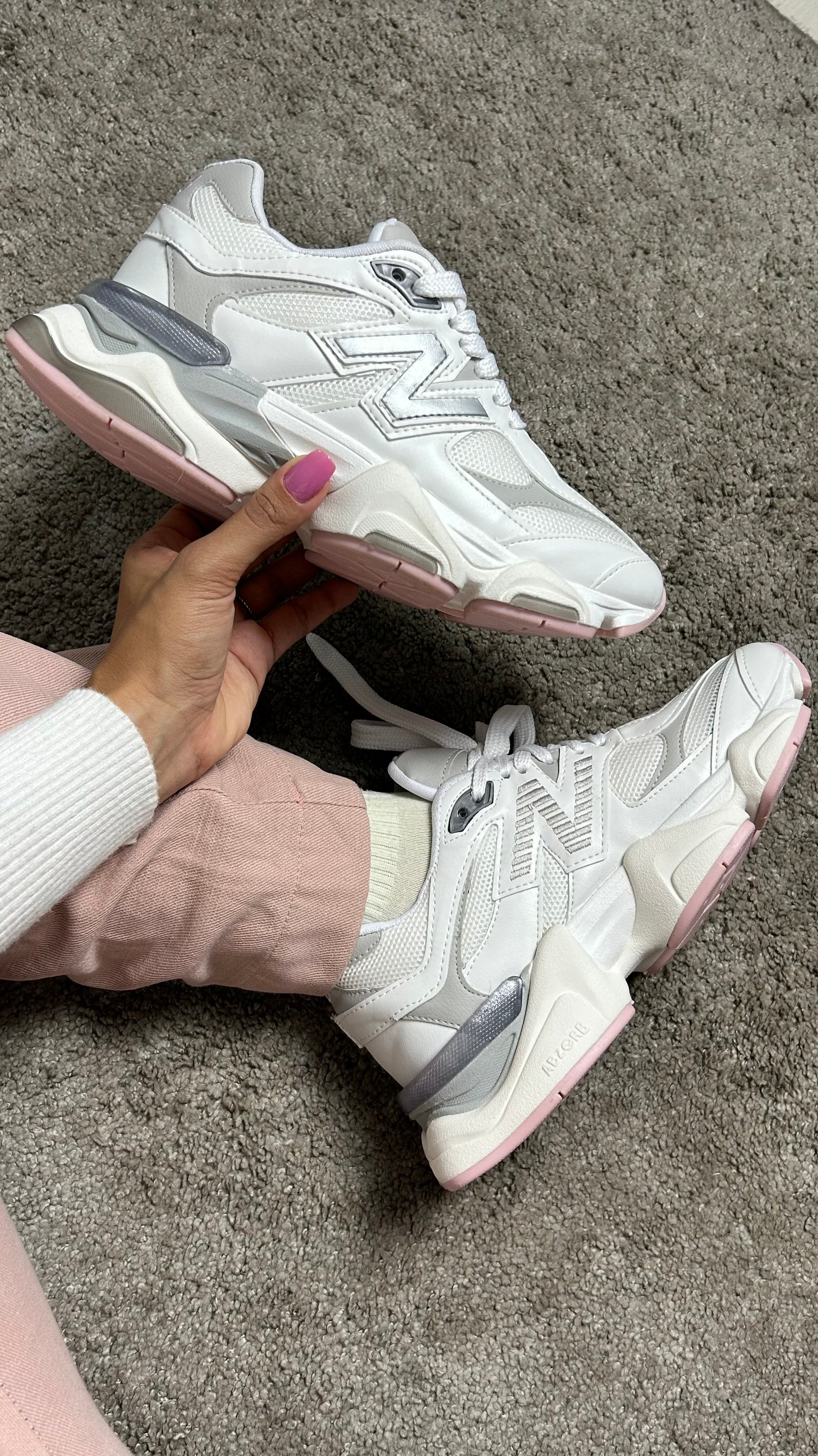Tênis New 9060 Branco e Rosa