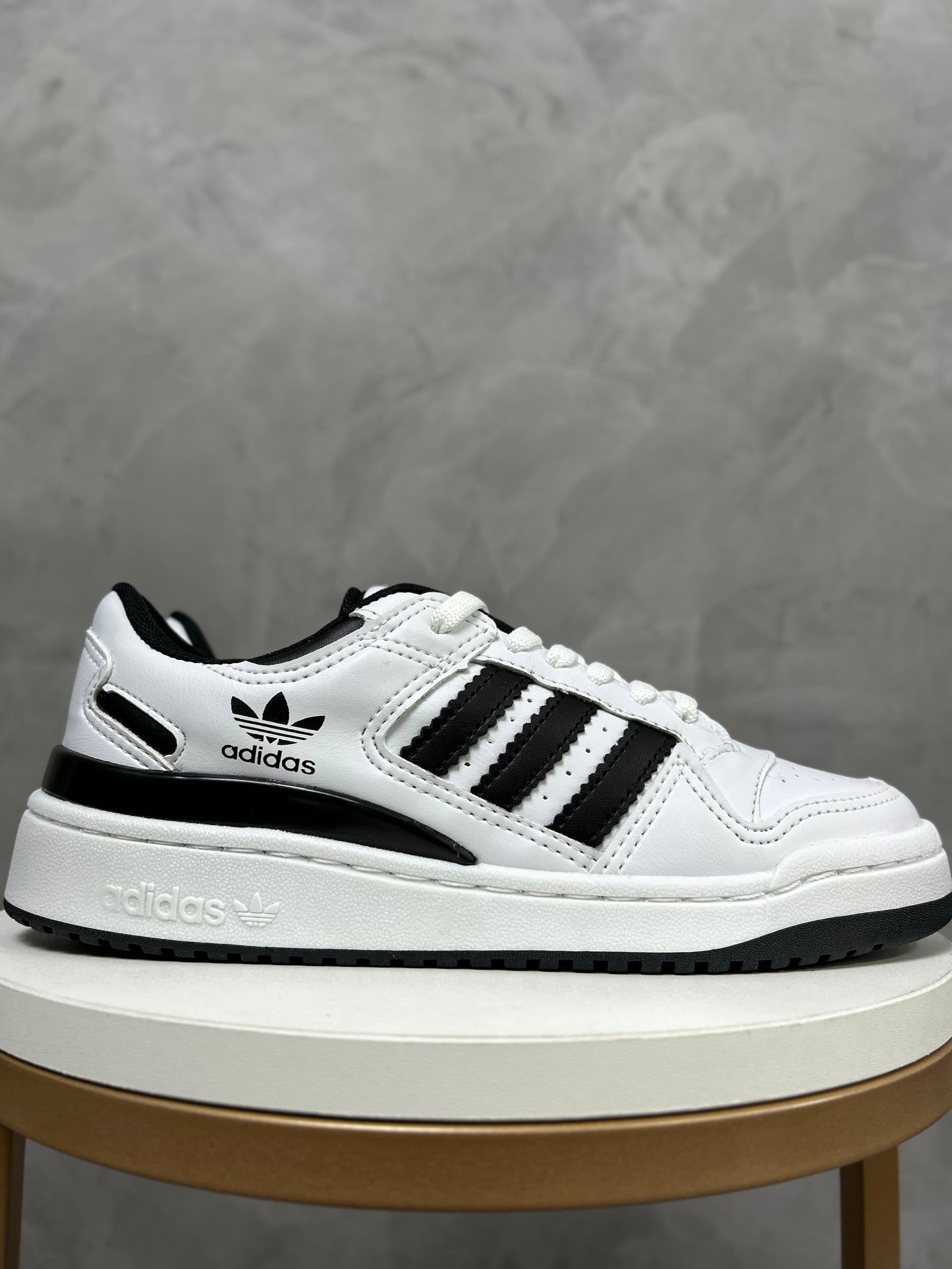 Tênis Fórum - Branco e Preto - Couro Eco