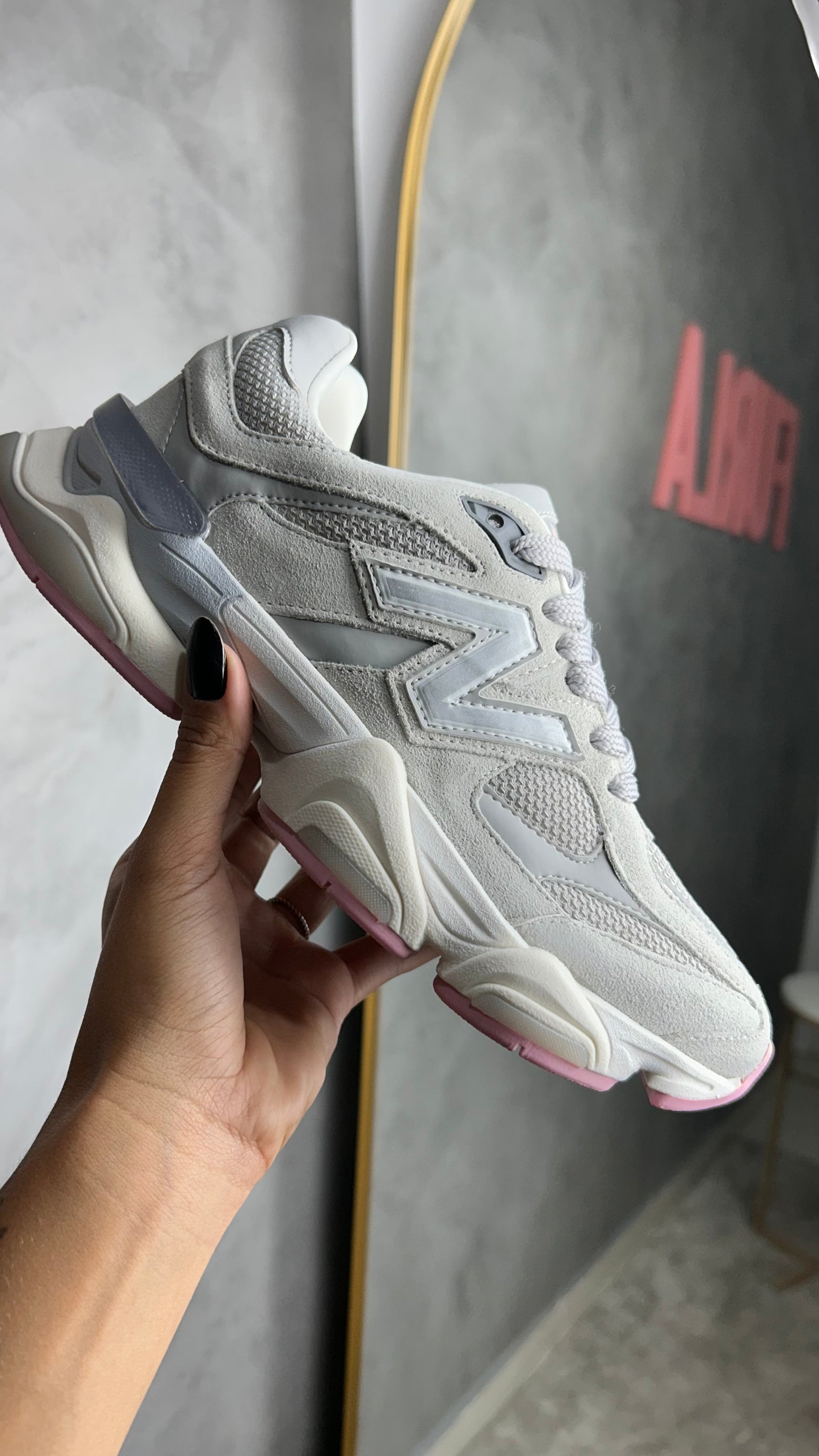 Tênis New 9060 - Cinza e Rosa