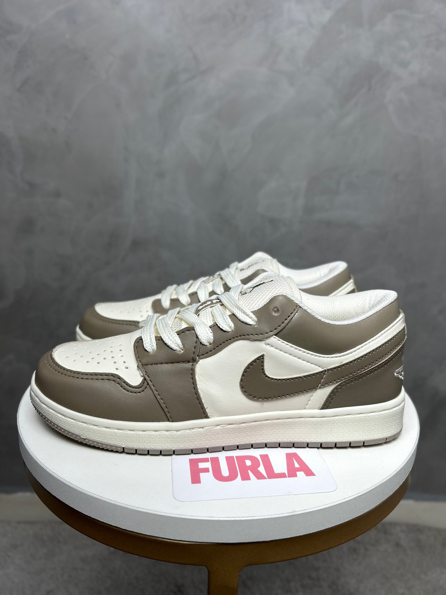 Tênis Air J - Marfim - Couro Eco