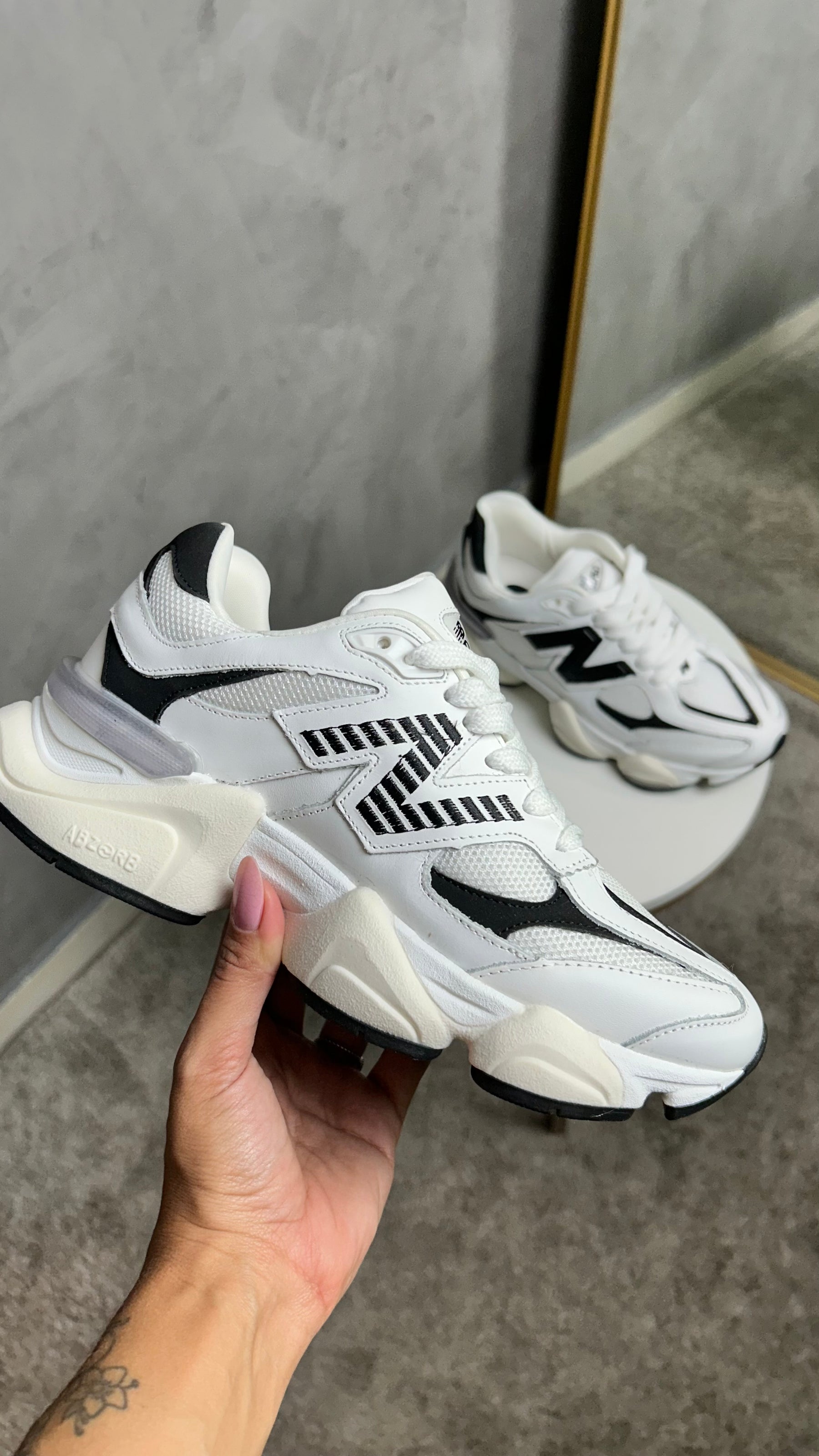 Tênis New 9060 Branco e Preto
