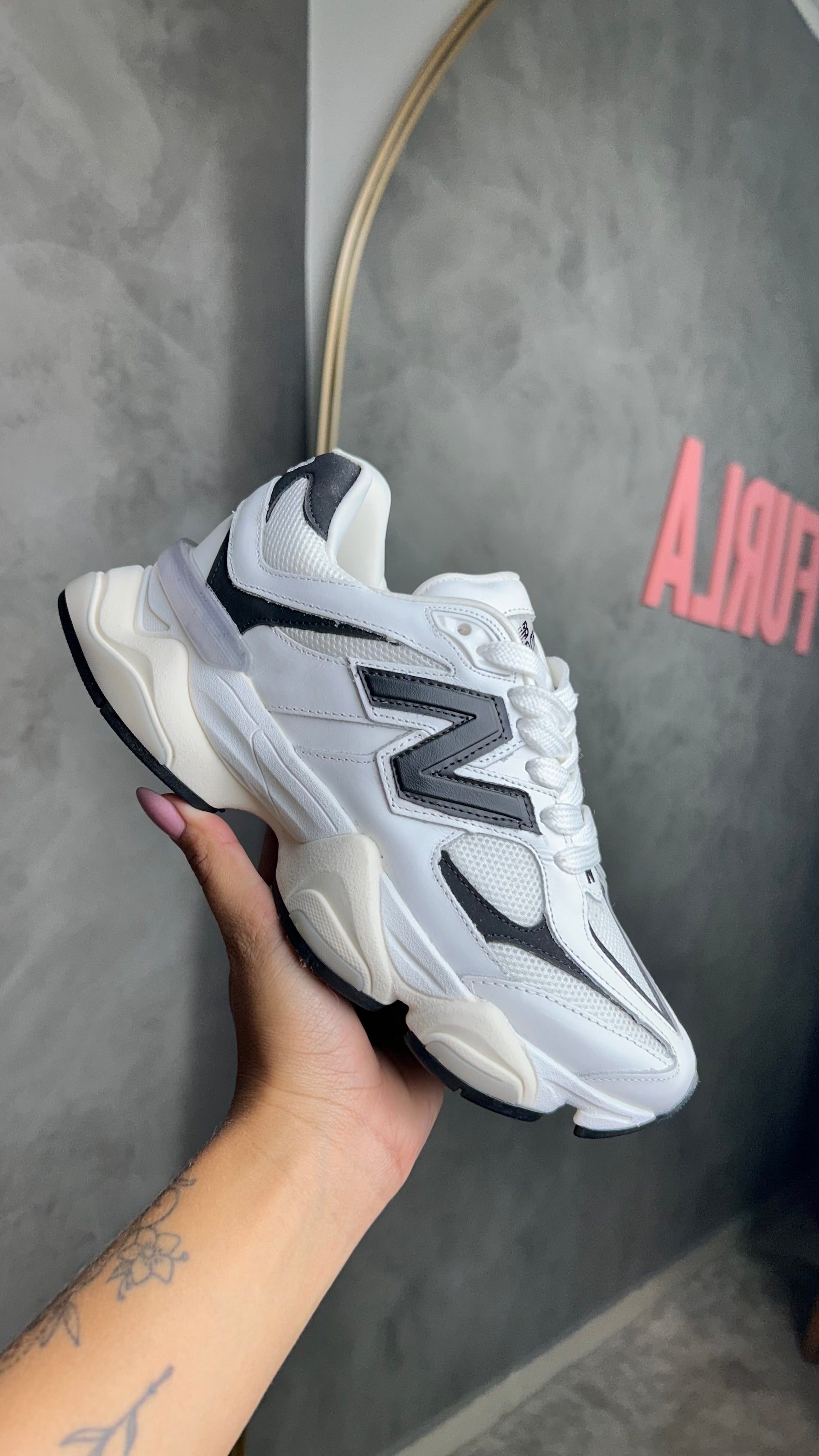 Tênis New 9060 Branco e Preto