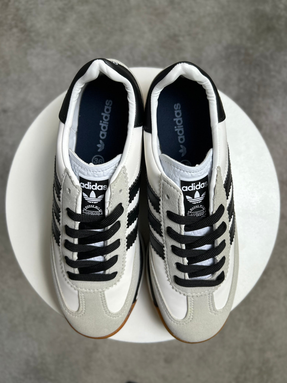 SL72 - Branco e Preto - Couro Eco