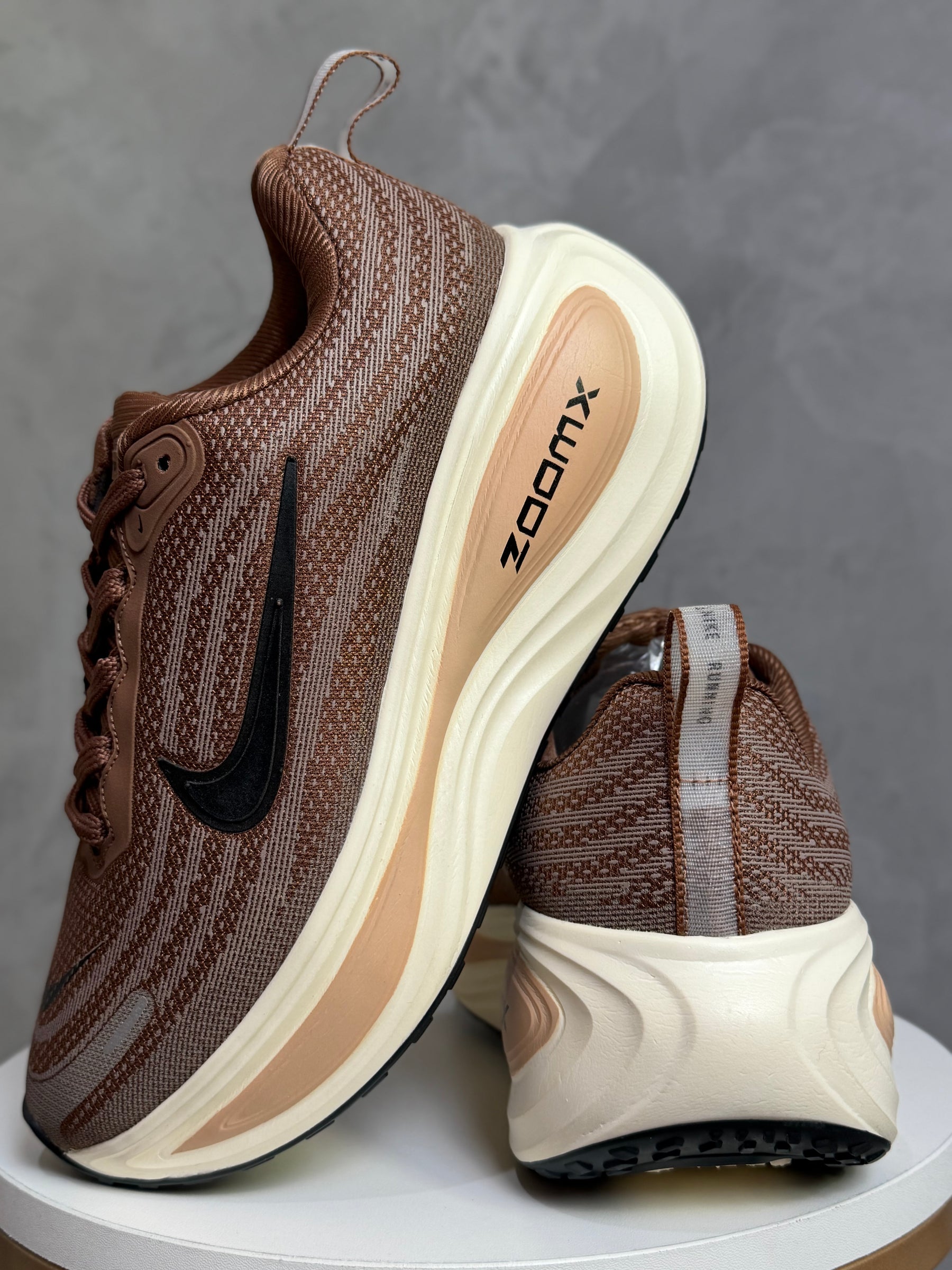 Tênis Nk Zoom x - Marrom