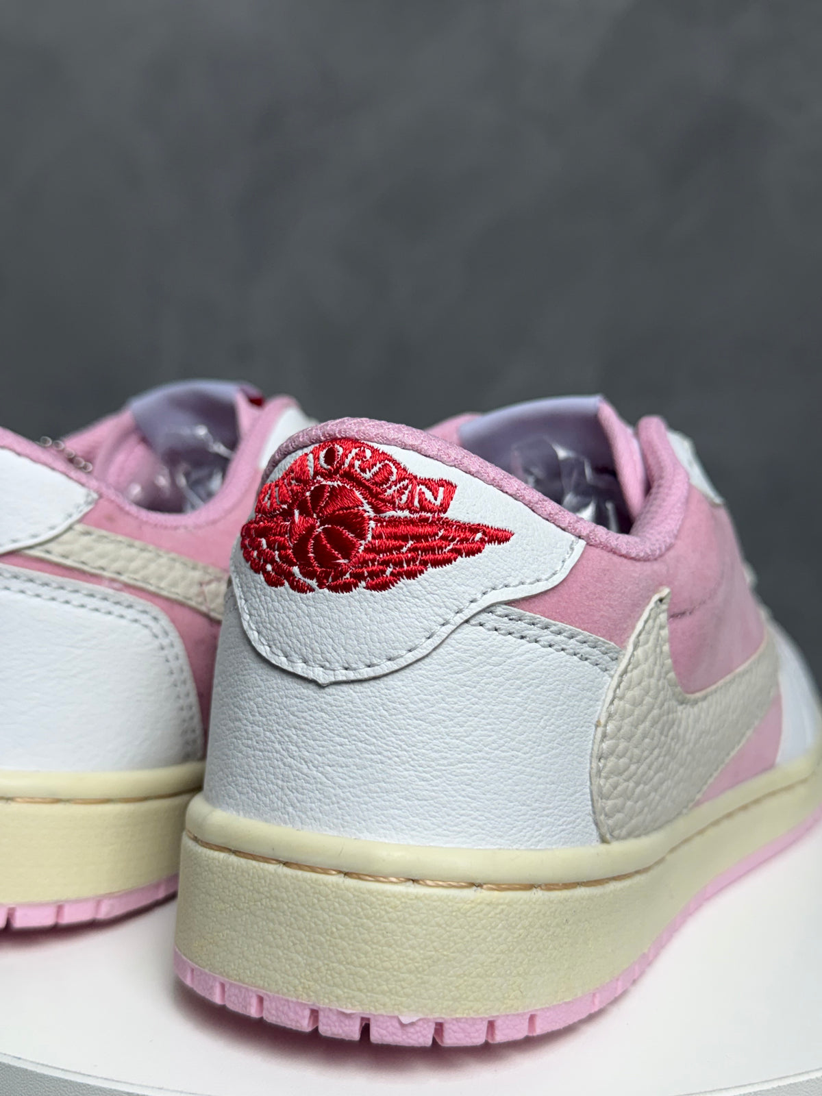 Tênis Air Travis - Creme com Rosa