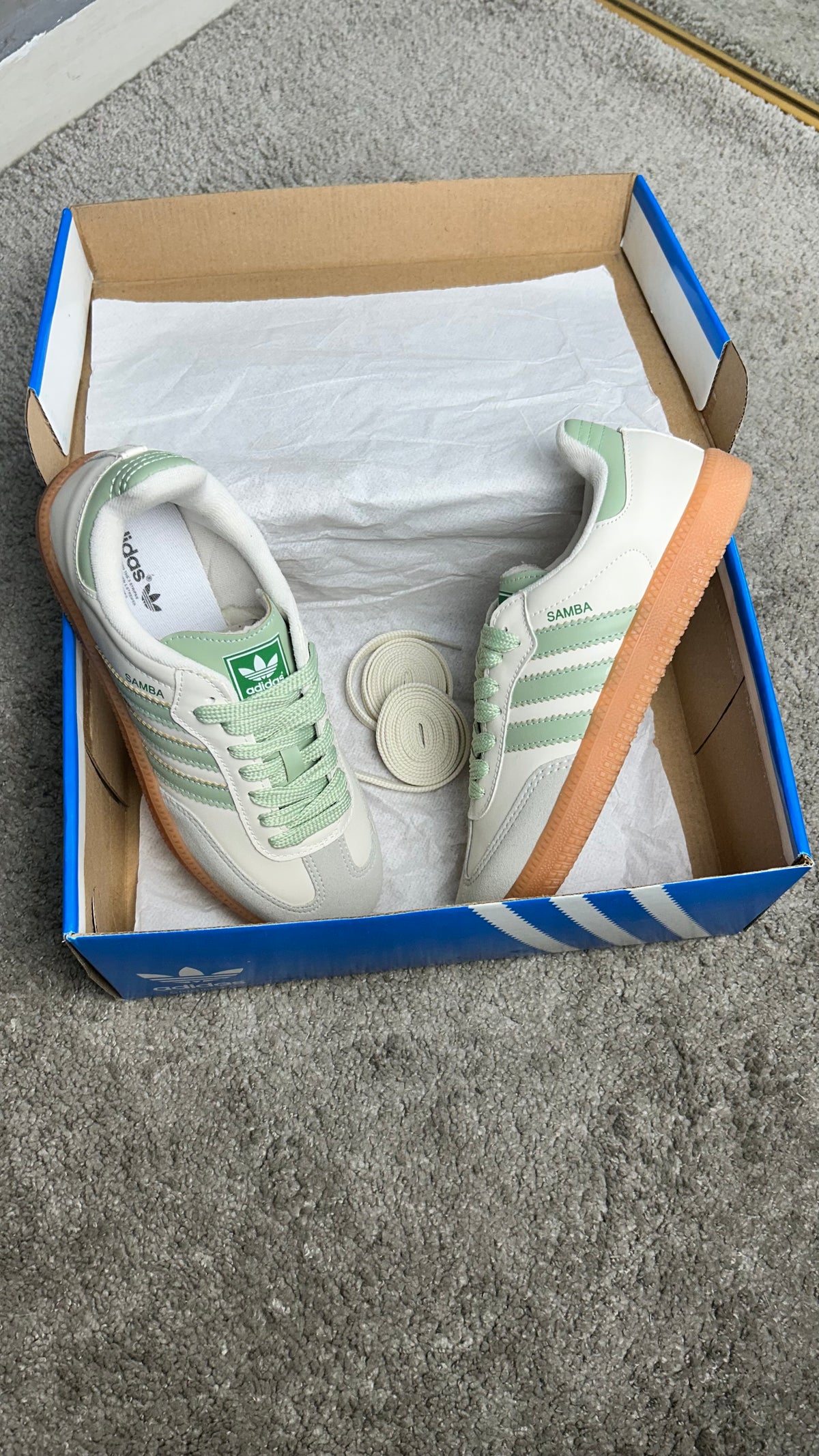Tênis SMB - Off white e Verde- Couro Eco