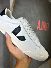 Tênis V - Branco e Preto - Couro legítimo