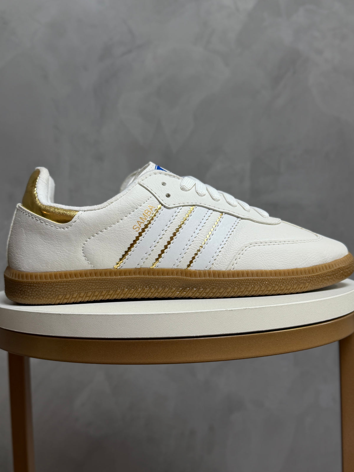 Tênis SMB - Branco e Dourado - Couro Eco