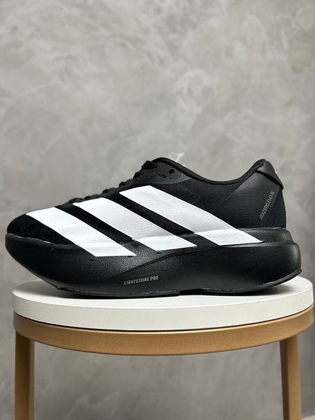 Tênis Adizero Evo - Preto e Branco