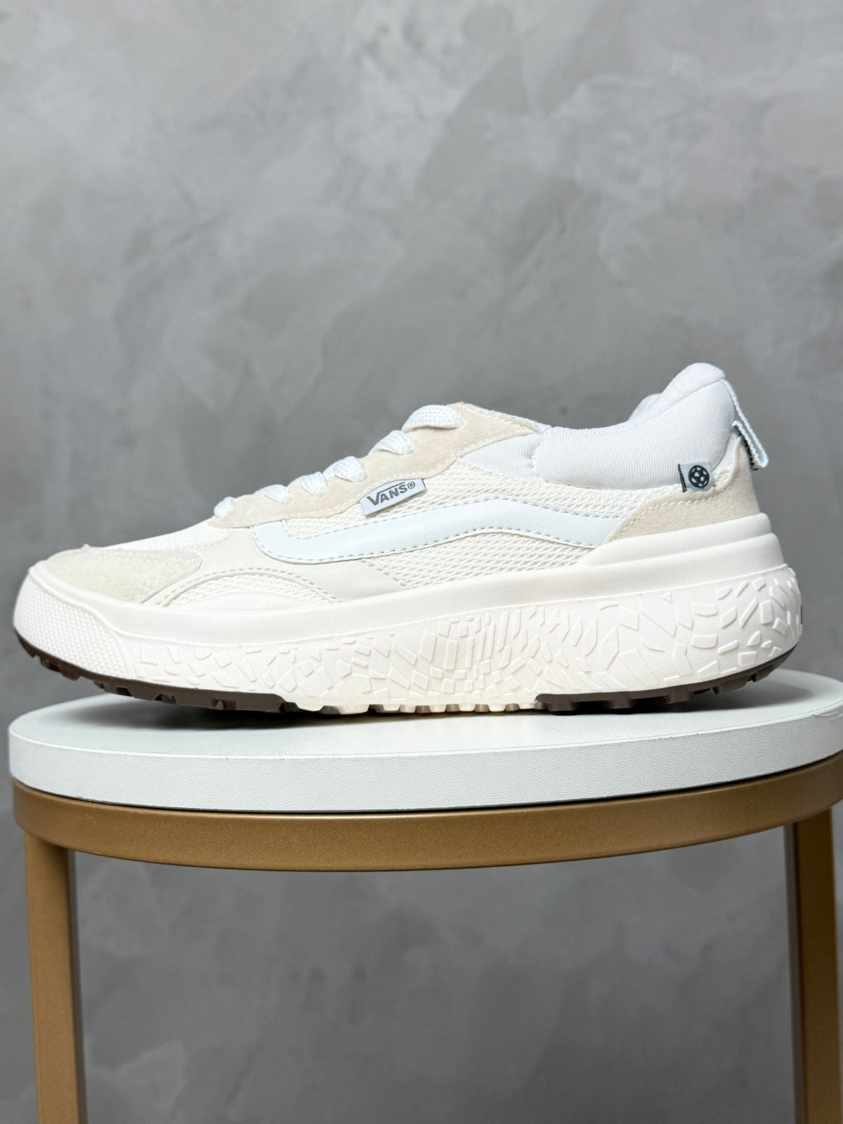 Tênis Ultrarange Neo Branco e Off