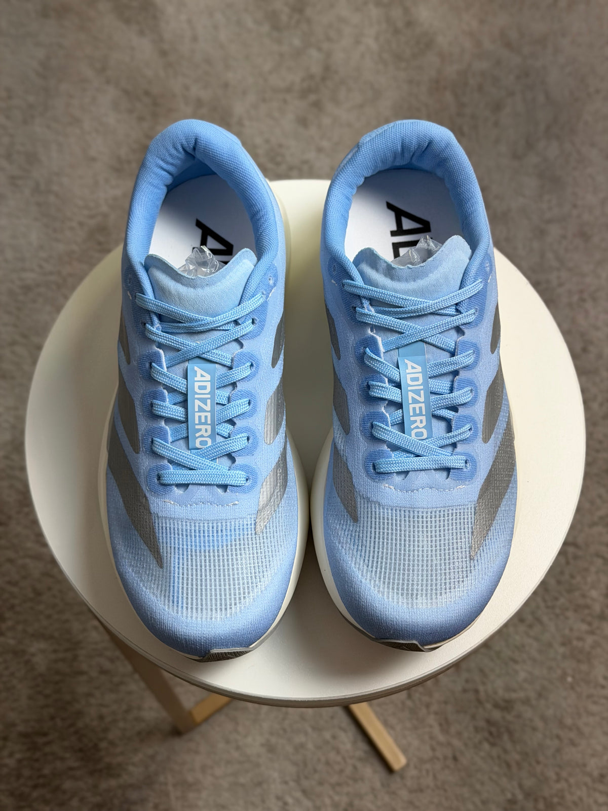 Tênis Adizero Azul e Prata