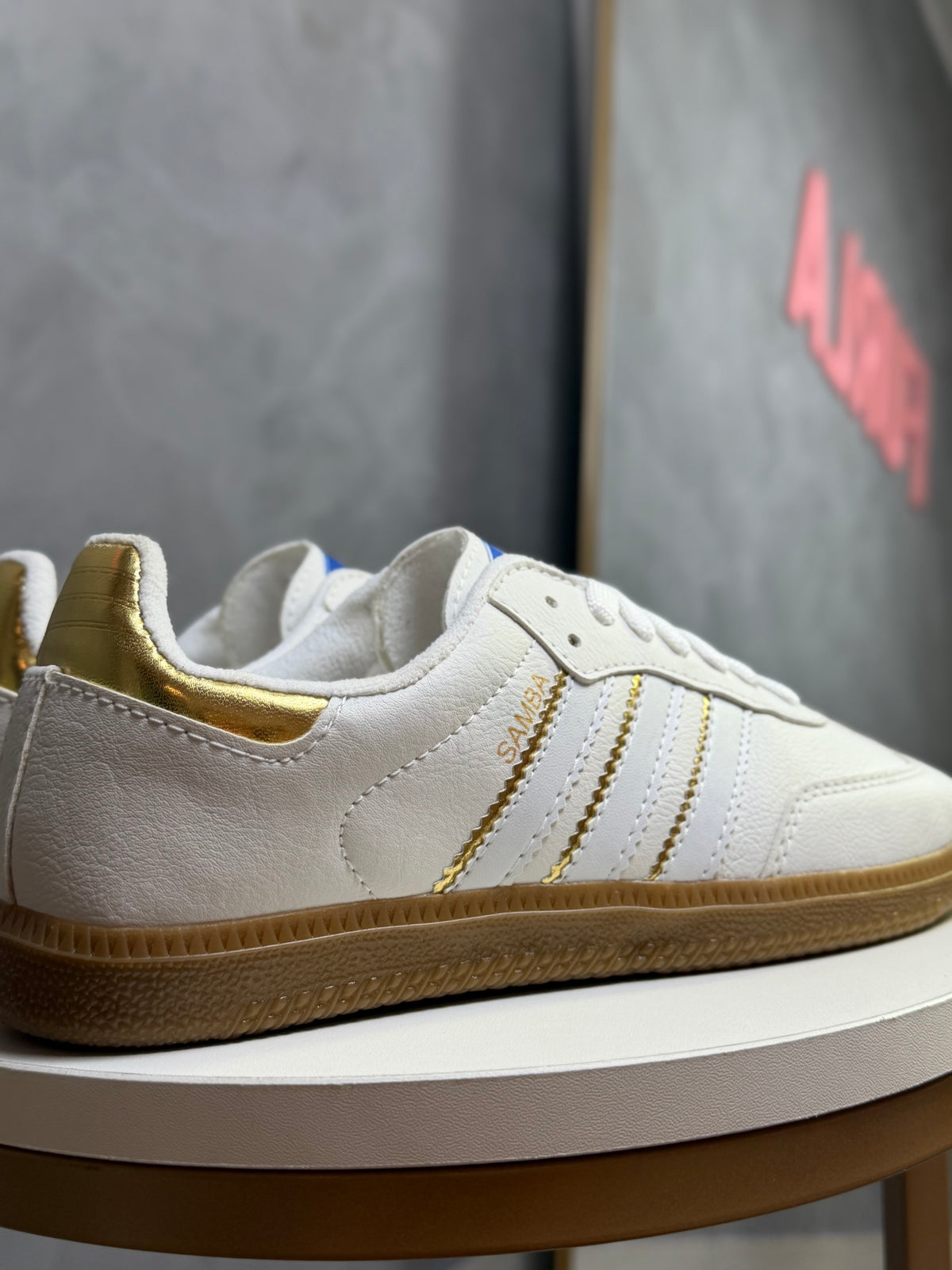 Tênis SMB - Branco e Dourado - Couro Eco