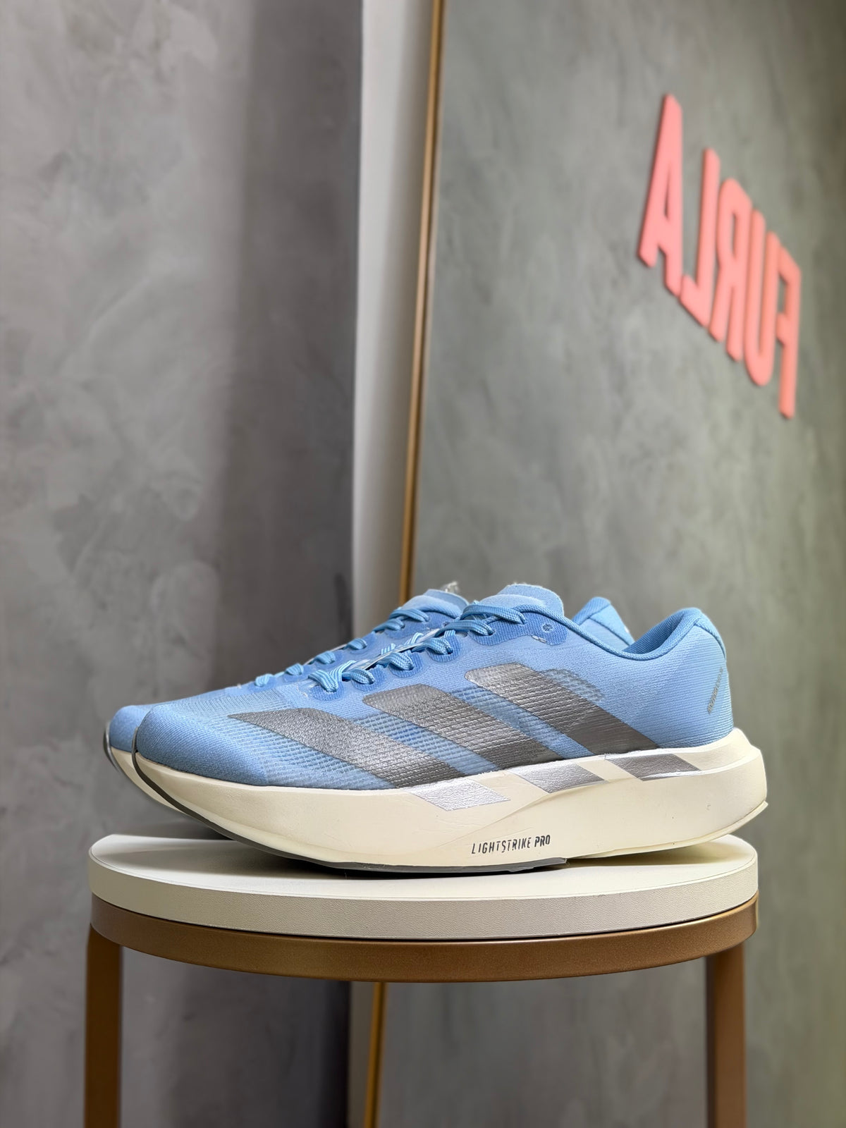 Tênis Adizero Azul e Prata