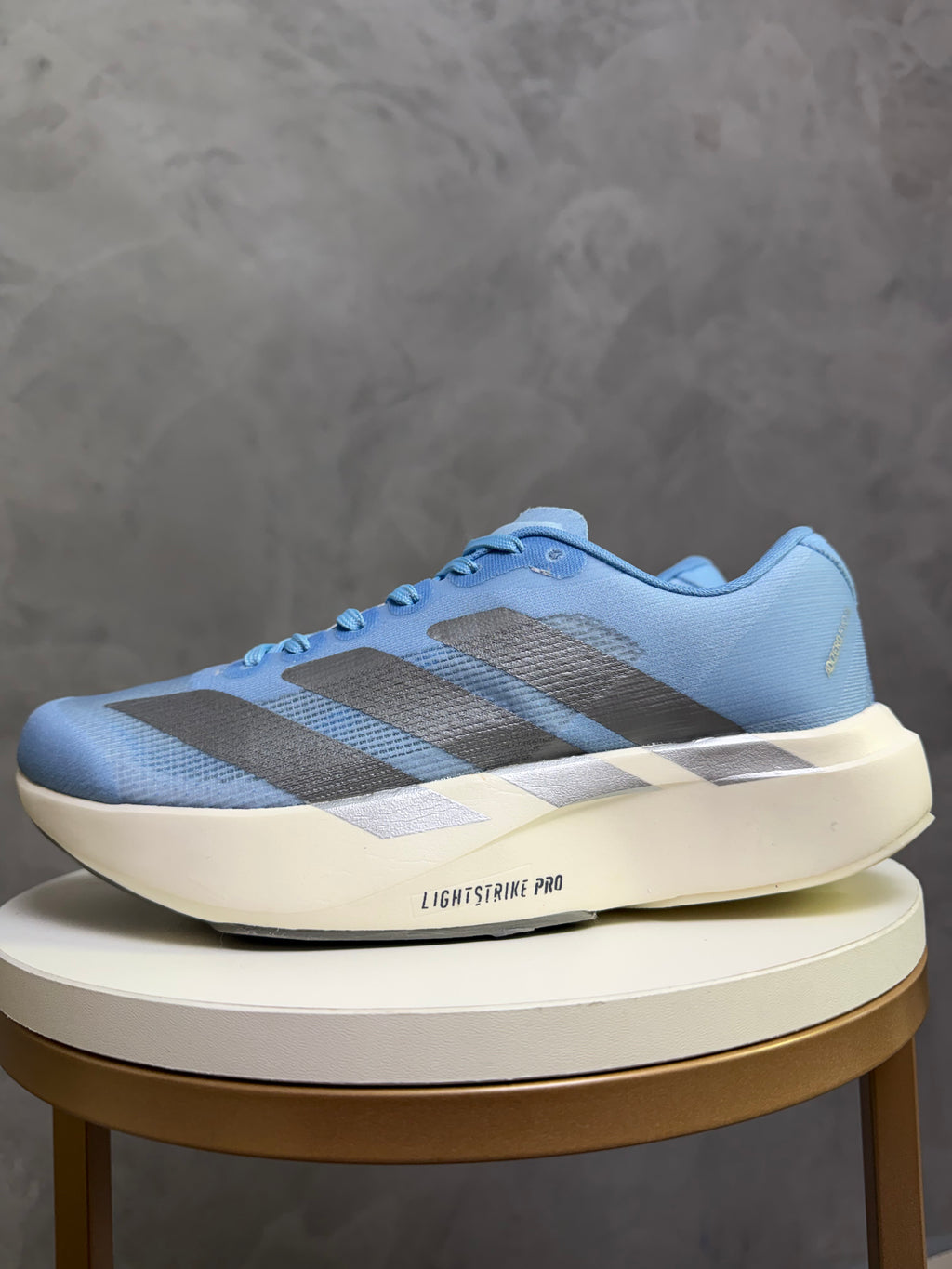 Tênis Adizero Azul e Prata