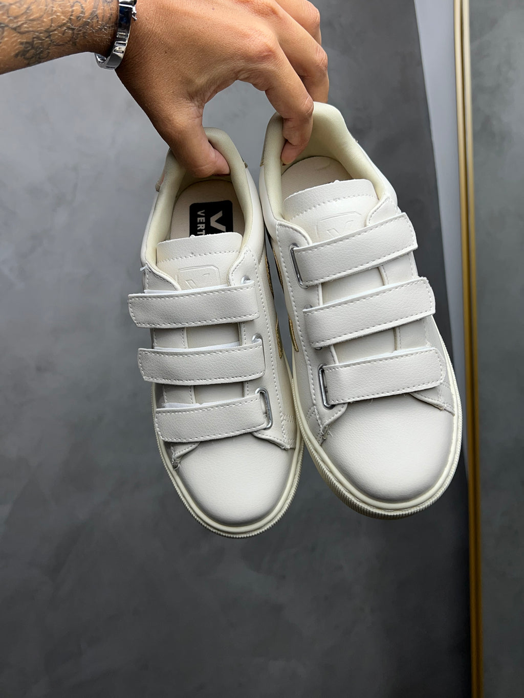 Tênis V Velcro Off Gold - Couro Eco