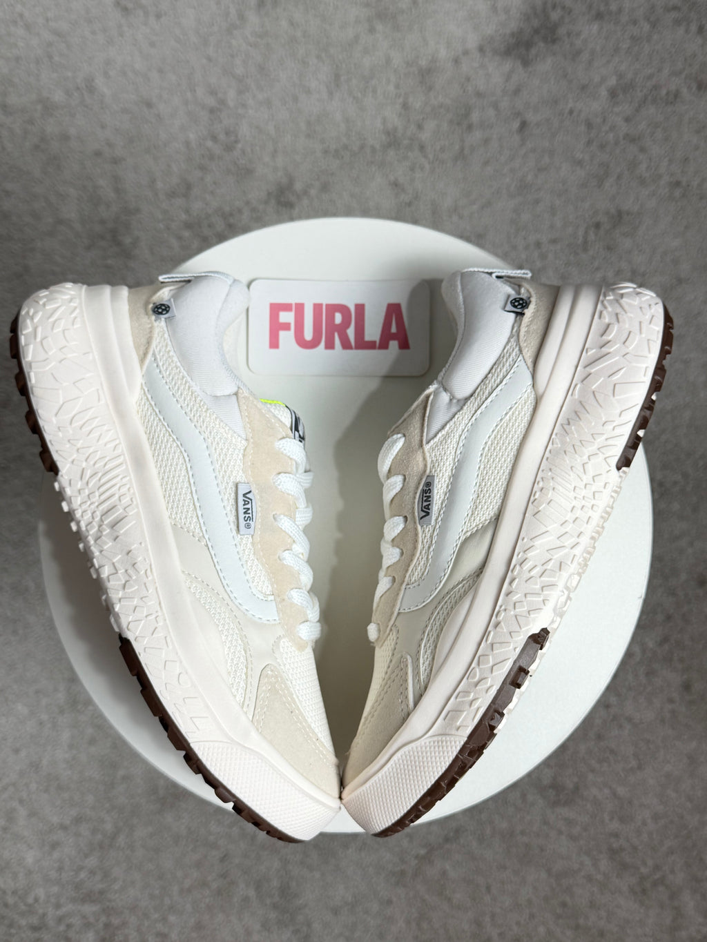 Tênis Ultrarange Neo Branco e Off