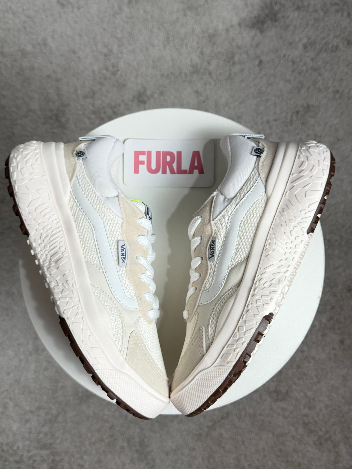 Tênis Ultrarange Neo Branco e Off