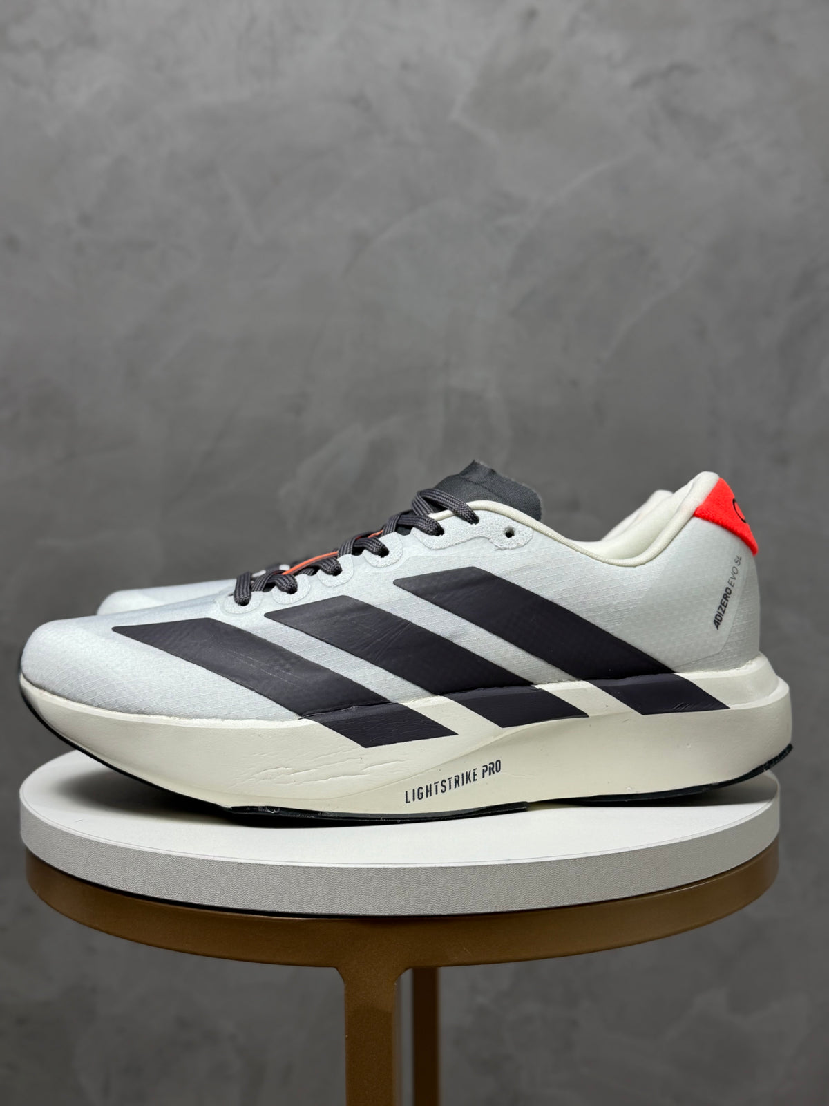Tênis Adizero Evo - Branco/Preto/Laranja - Edição Especial