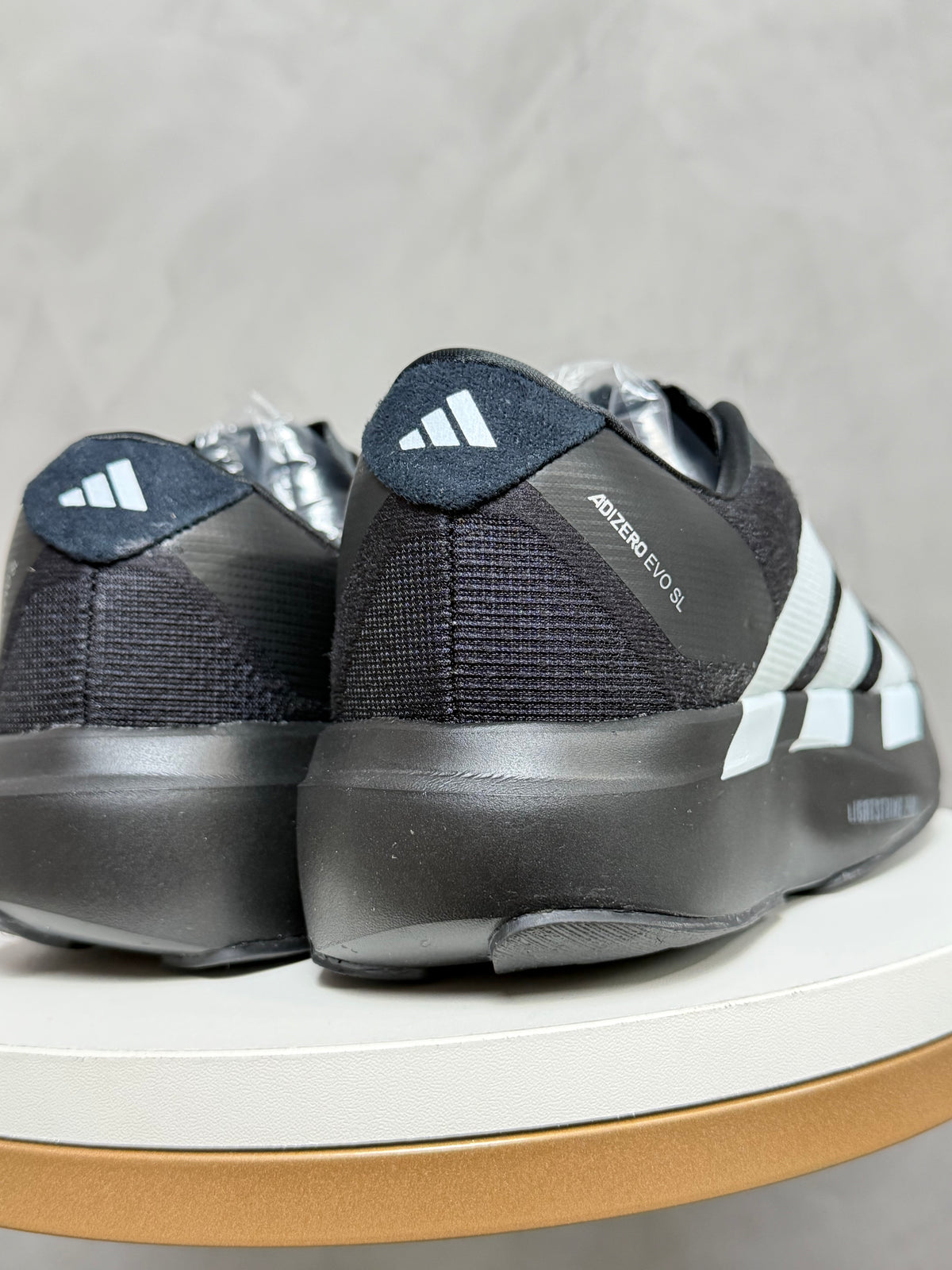 Tênis Adizero Evo - Preto e Branco