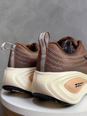 Tênis Nk Zoom x - Marrom