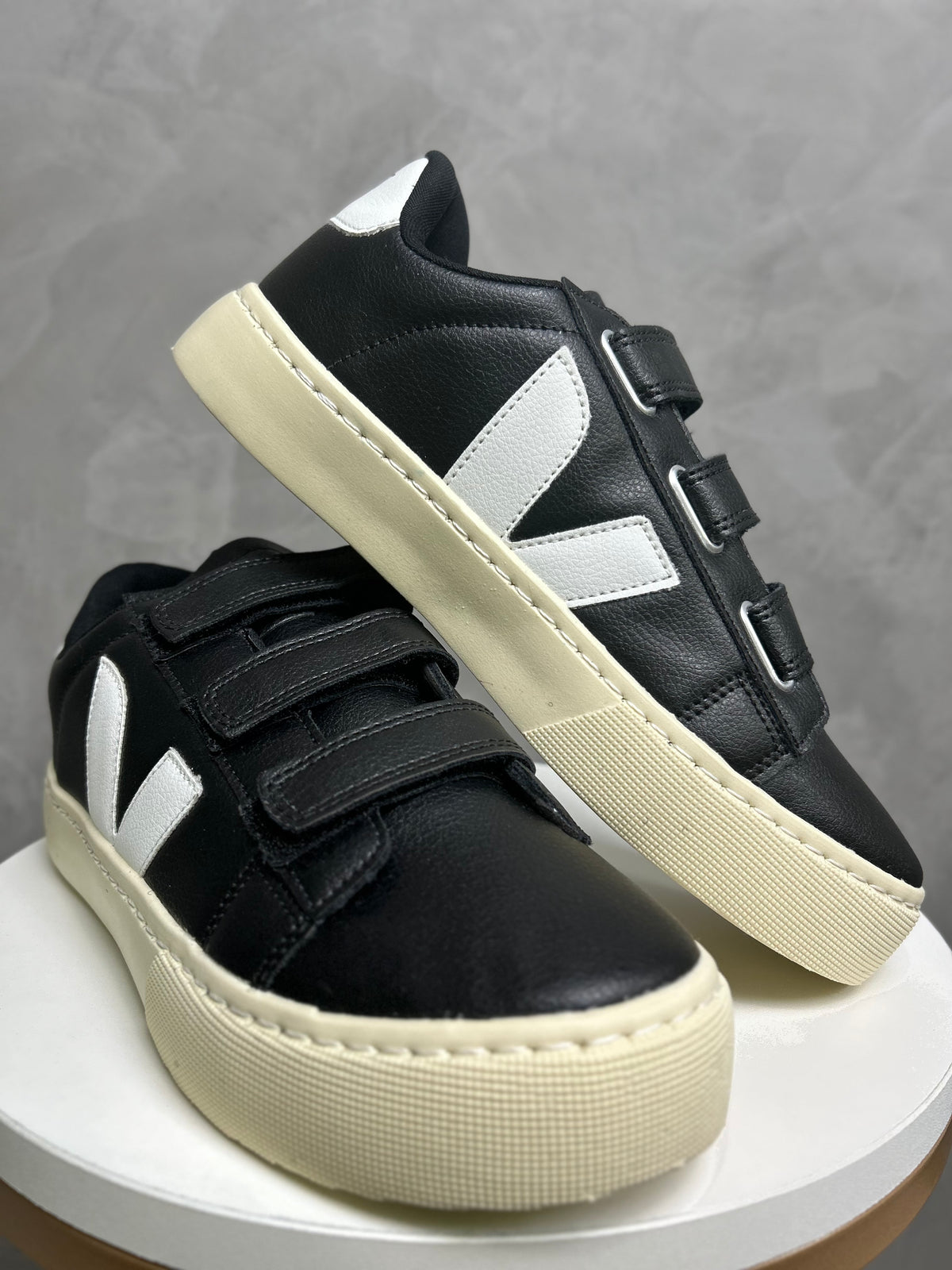 Tênis V Velcro Preto - Couro Eco