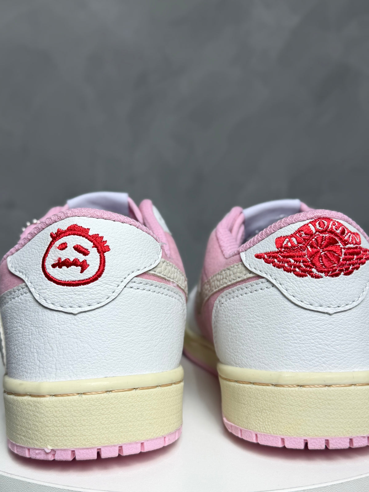Tênis Air Travis - Creme com Rosa